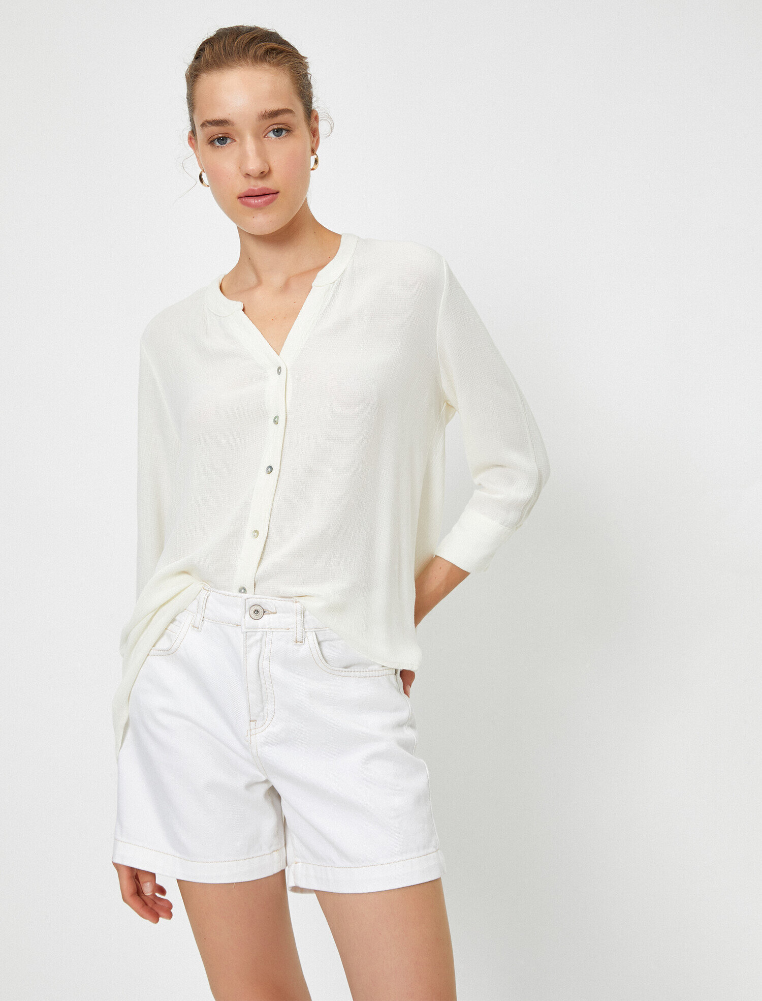   V Yaka Uzun Kollu Gömlek