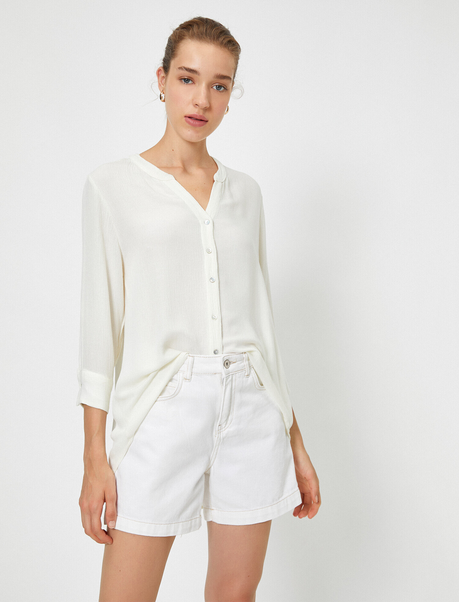   V Yaka Uzun Kollu Gömlek