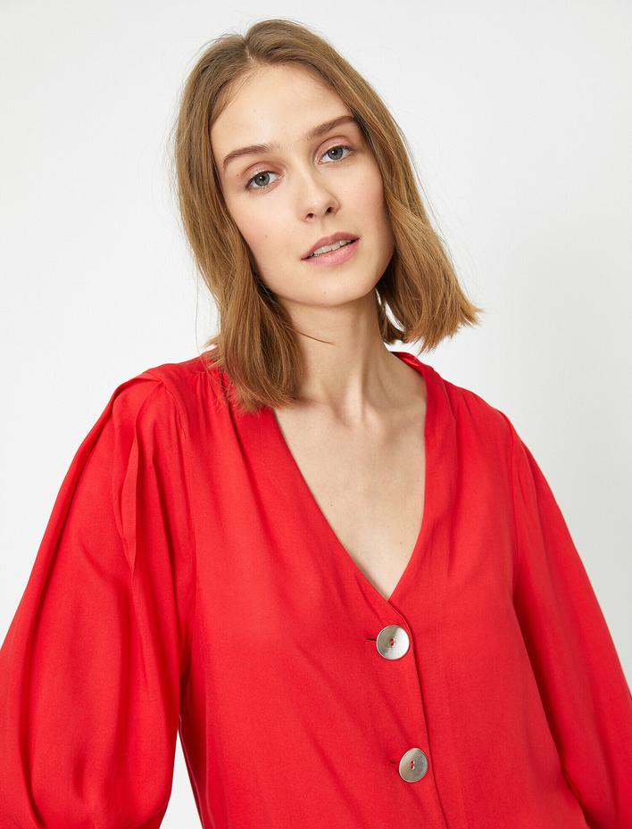  Düğme Detaylı V Yaka Bluz