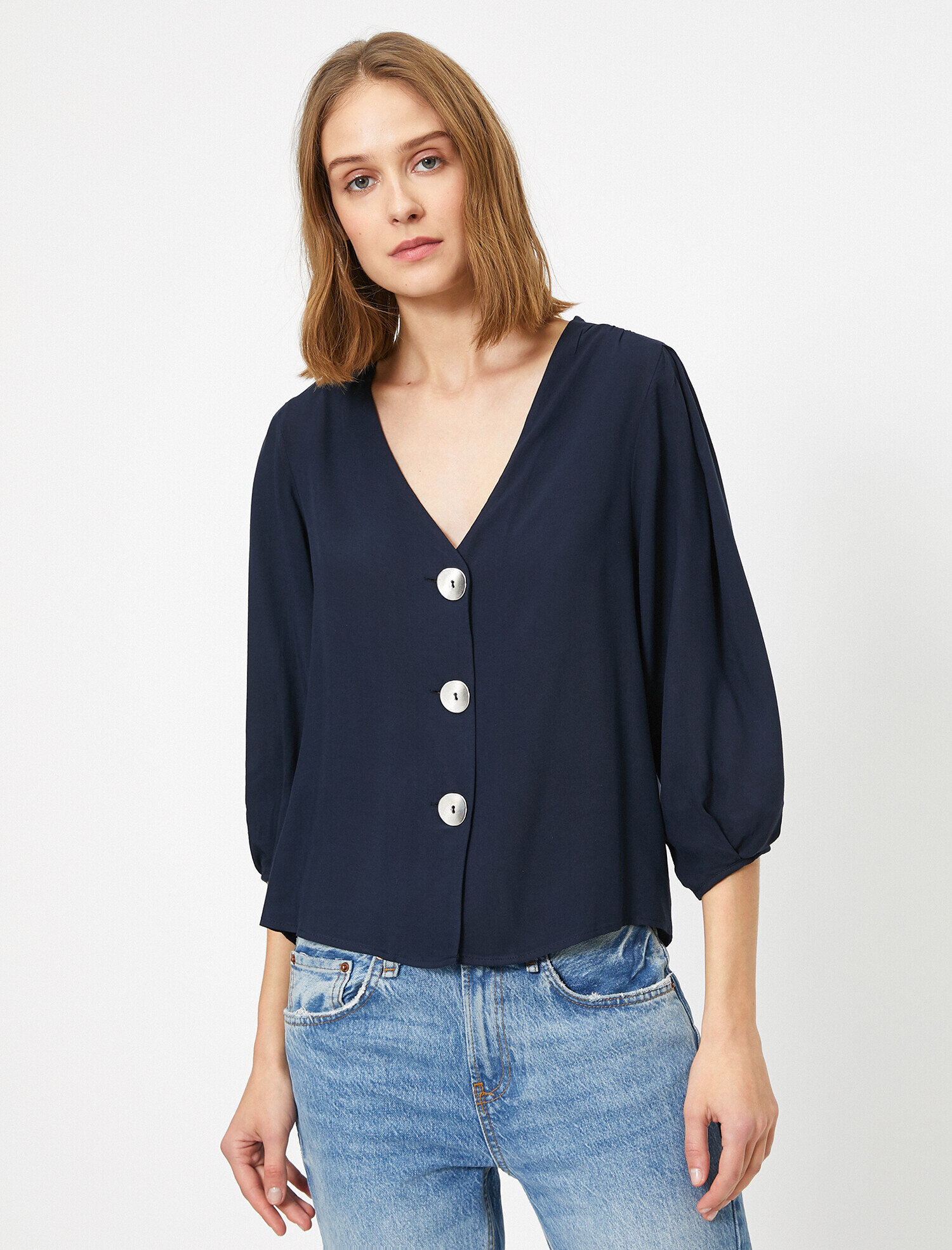   Düğme Detaylı V Yaka Bluz