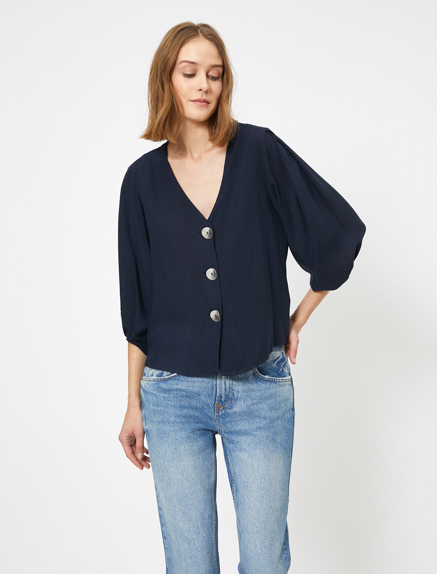   Düğme Detaylı V Yaka Bluz