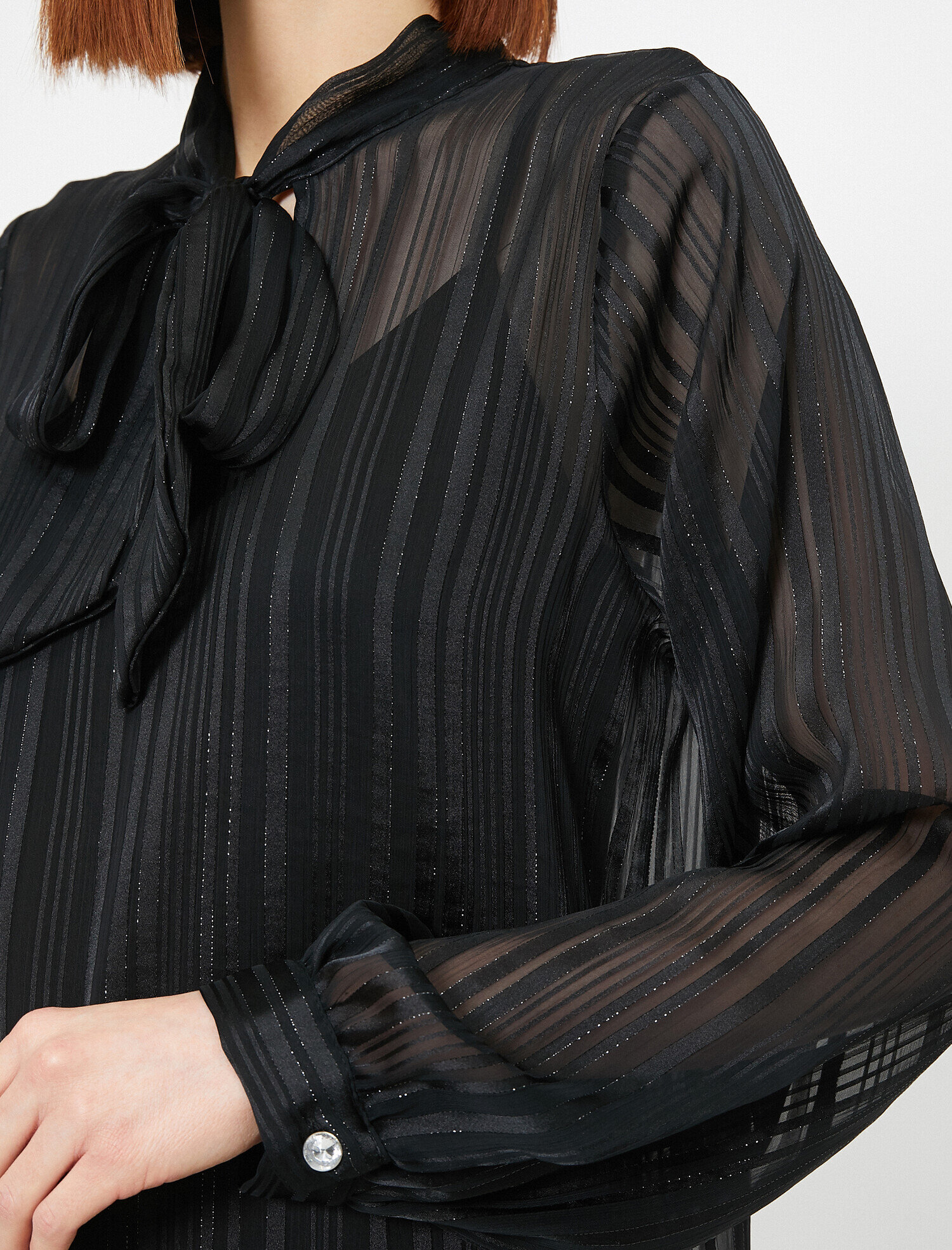   Uzun Kollu Fular Detaylı Bluz