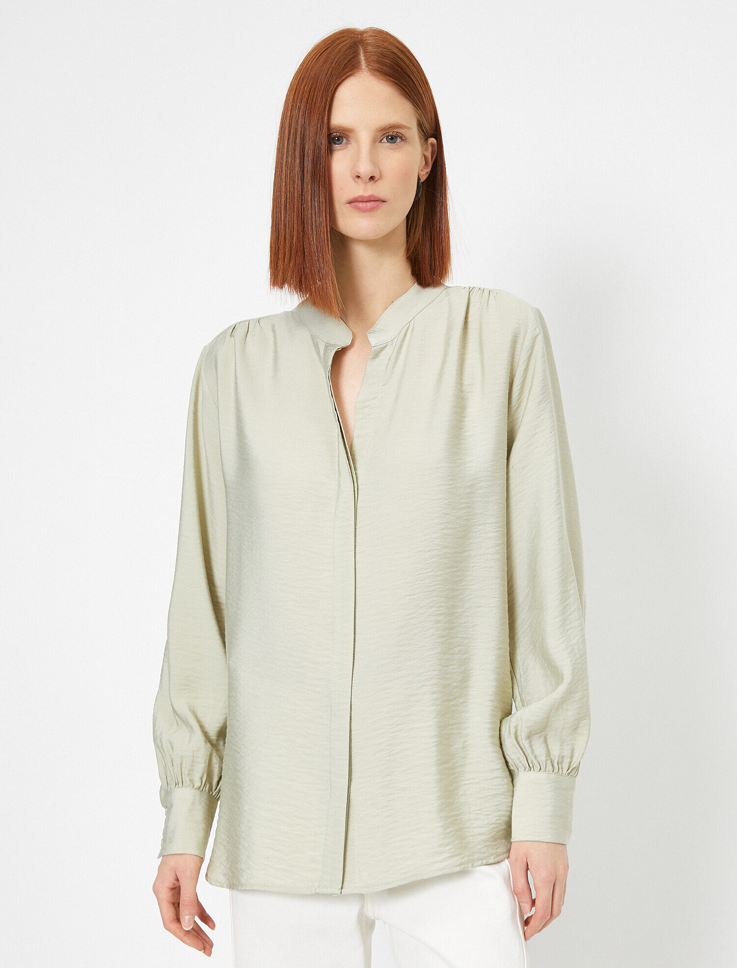   Uzun Kollu Hakim Yaka Gömlek