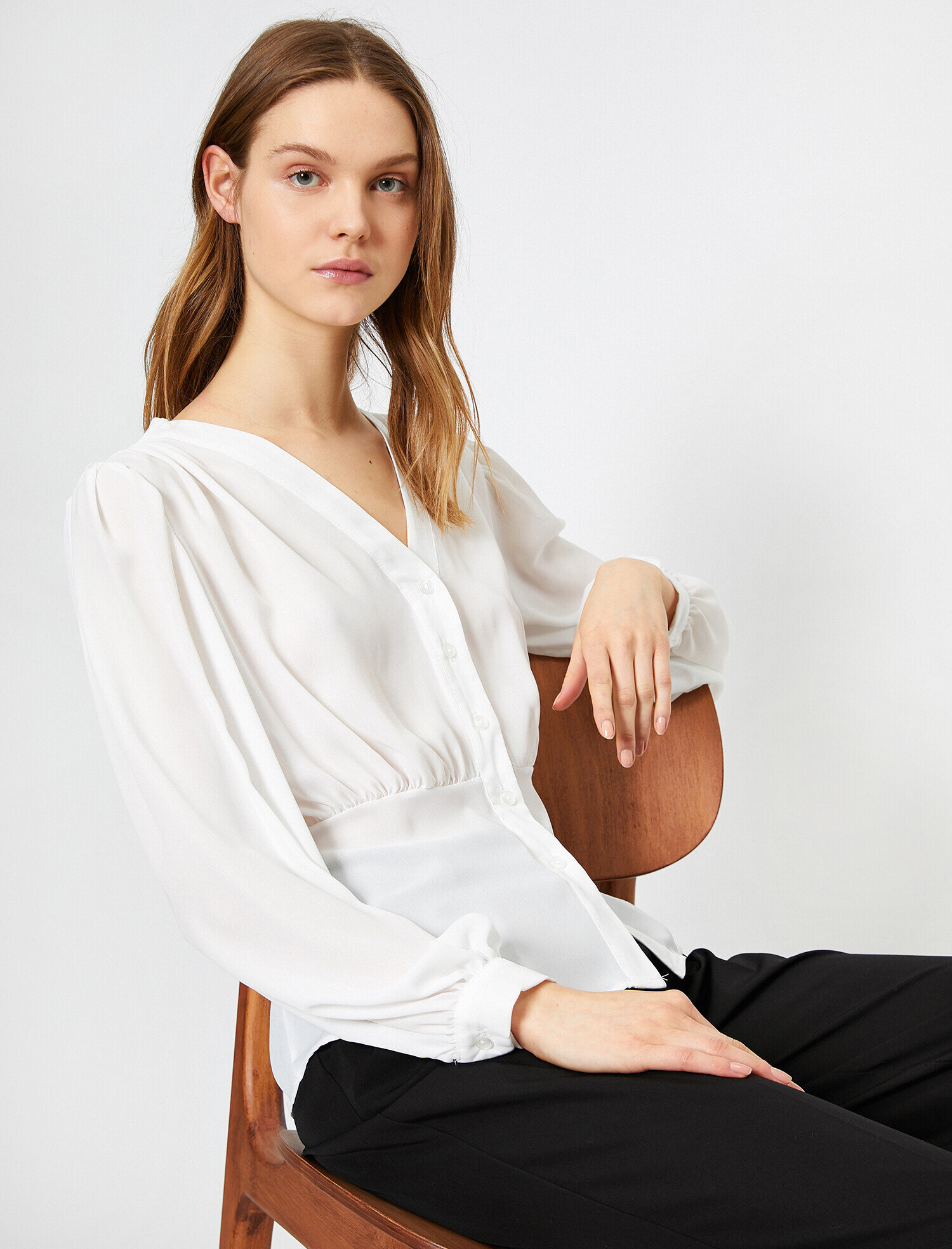   Kol Detaylı V Yaka Bluz