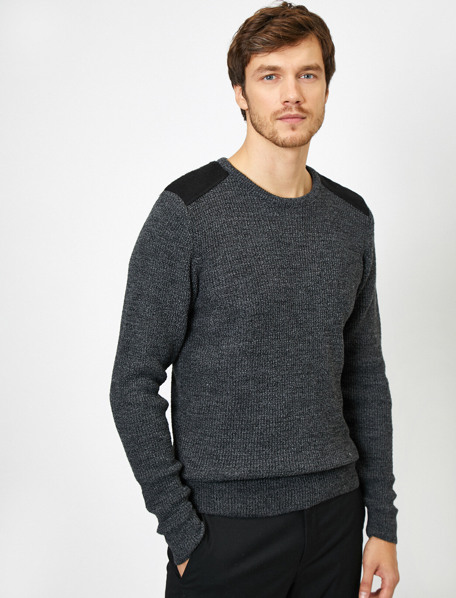   Omuz Detaylı Triko Kazak