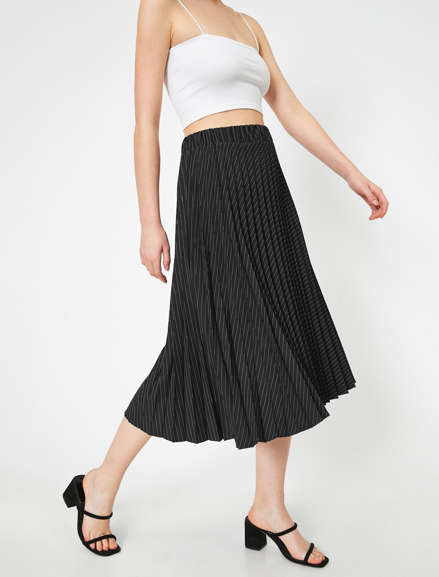   Pilise Detaylı Mini Etek