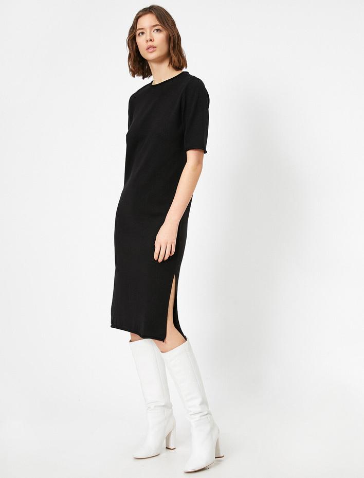  Triko Elbise Kısa Kollu Yırtmaç Detaylı