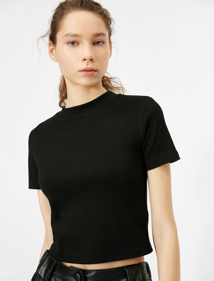  Dik Yaka Basic Kısa Kol Tişört