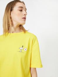 Snoopy Lisanslı Baskılı Bisiklet Yaka Kısa Kollu Tişört