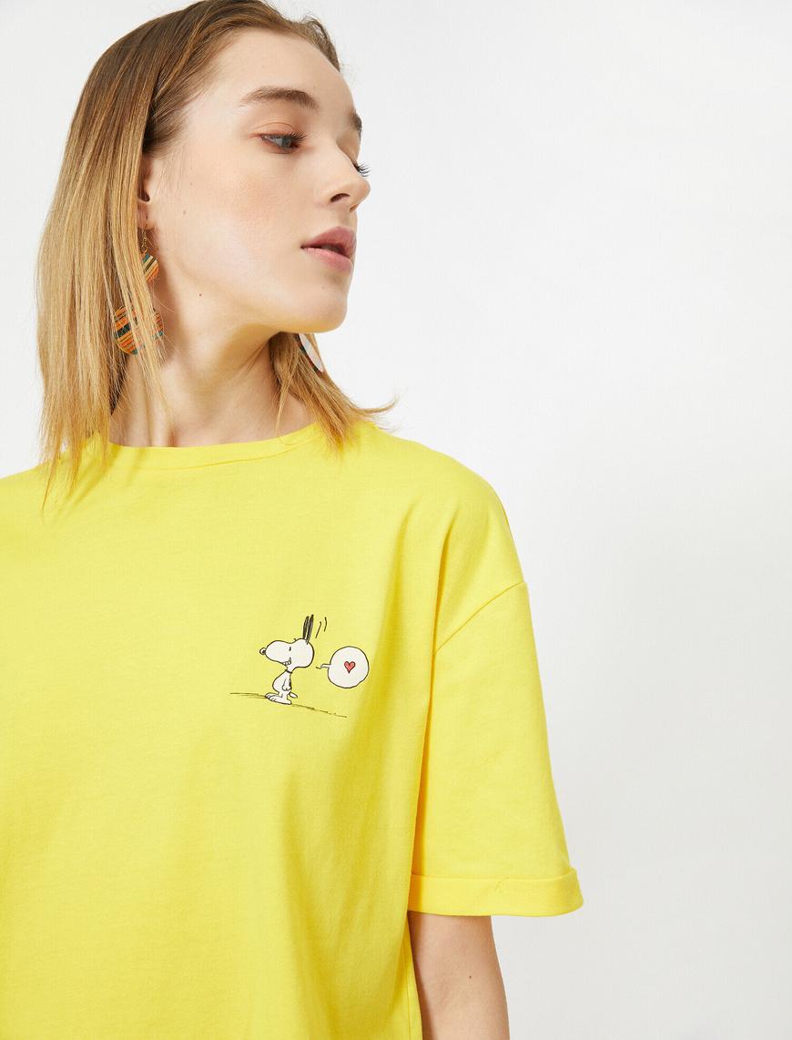   Snoopy Lisanslı Baskılı Bisiklet Yaka Kısa Kollu Tişört