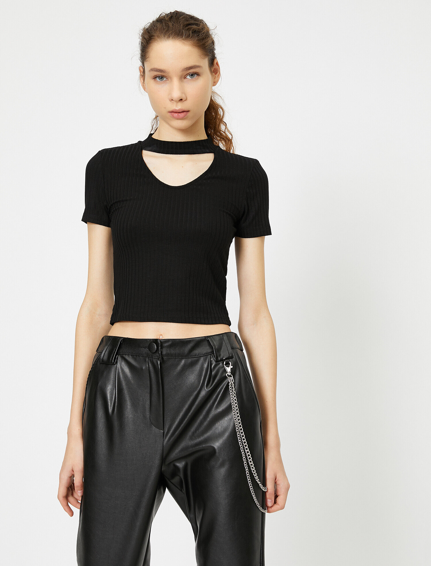   Yaka Detaylı Tişört