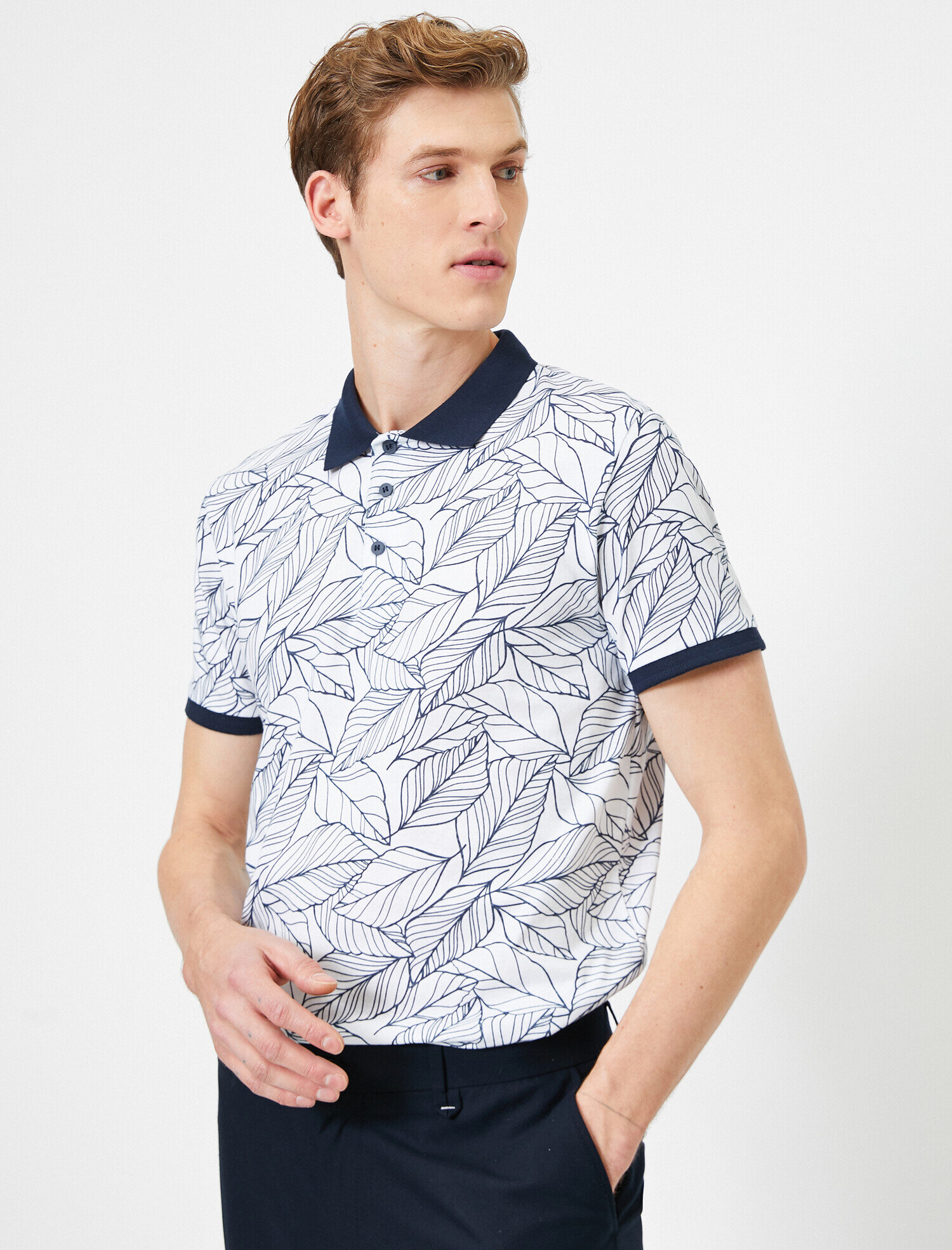   Polo Yaka Yaprak Desenli Kontrast Yaka Süprem Kumaş Slim Fit Tişört