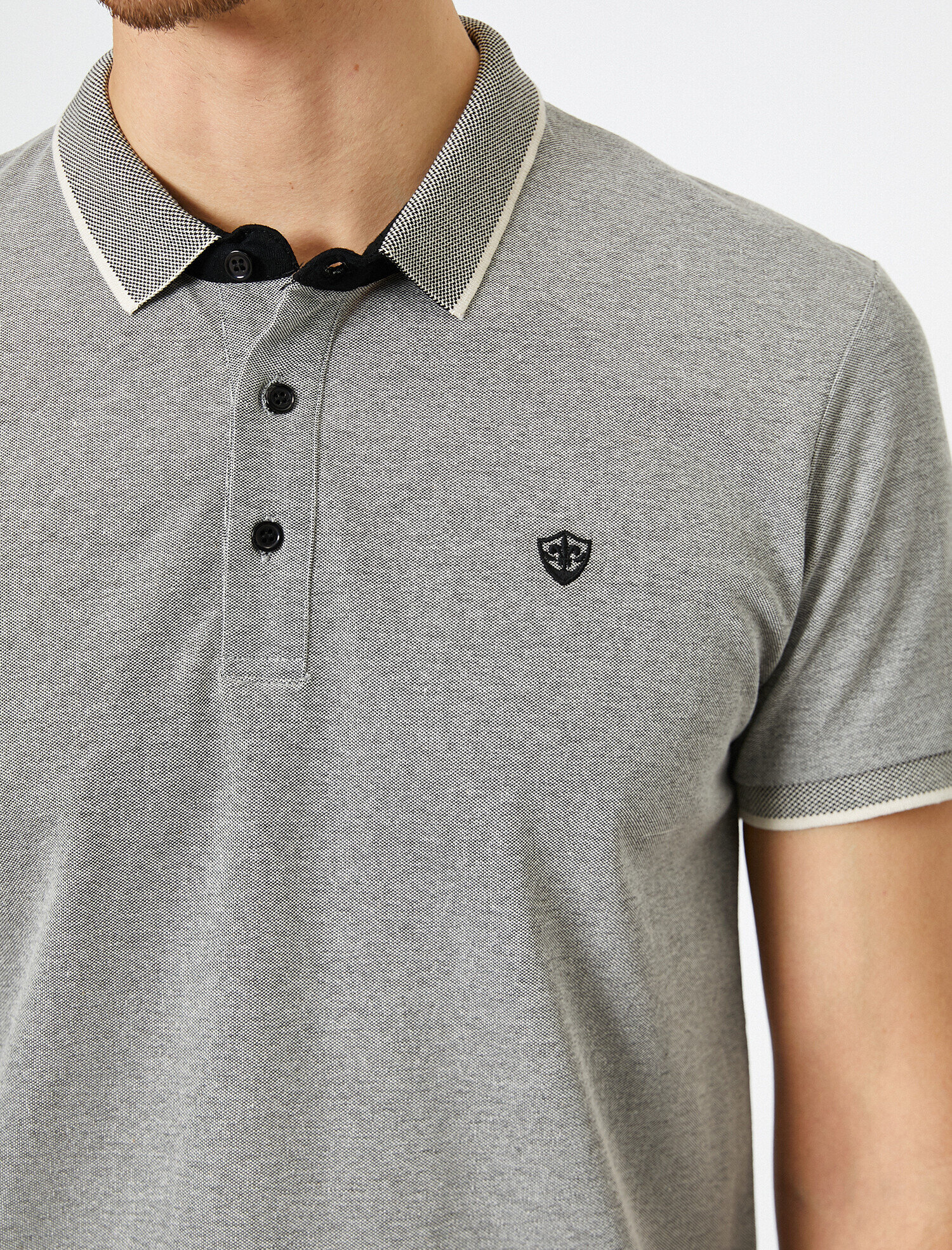   Polo Yaka İşleme Detaylı Desenli Kumaş Slim Fit Tişört