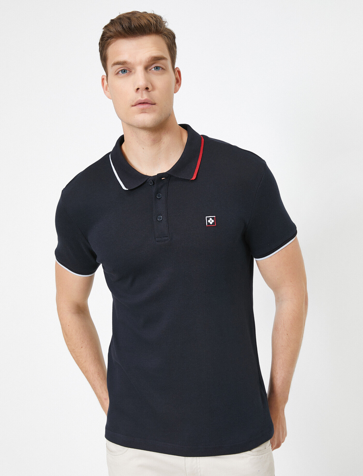   Polo Yaka Kısa Kollu İşlemeli Tişört