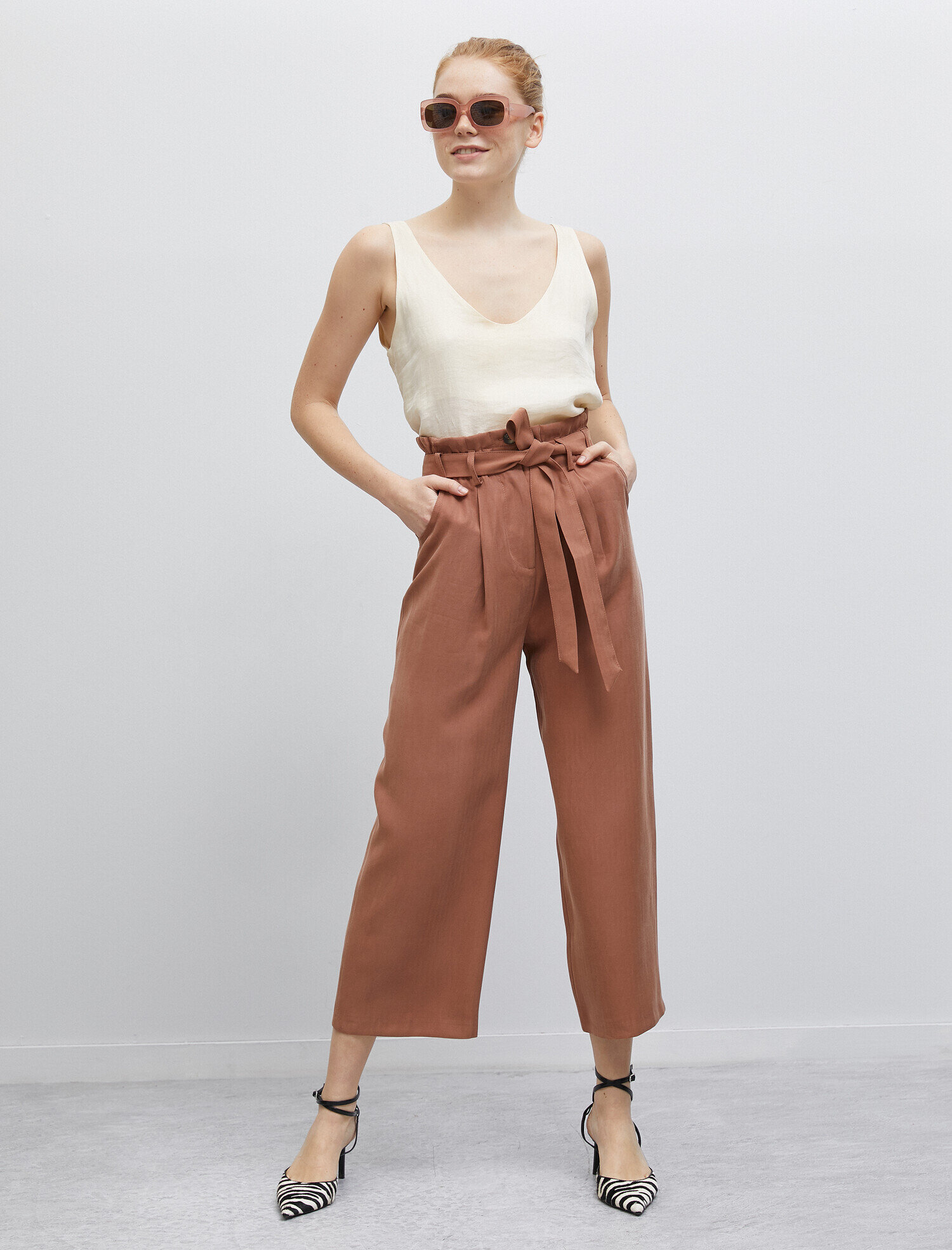   Kemerli Pantolon Geniş Paça