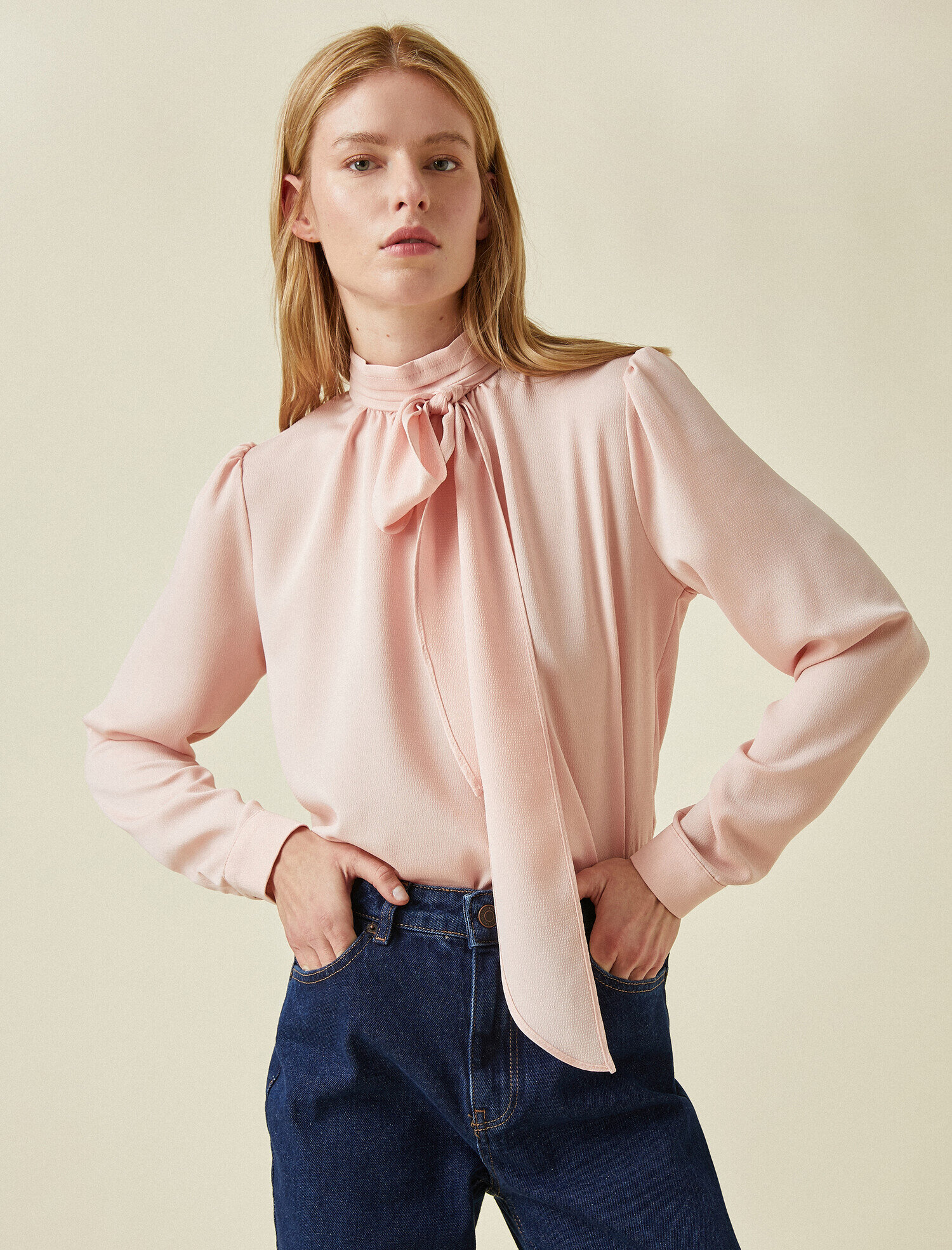   Fular Yaka Uzun Kollu Bluz