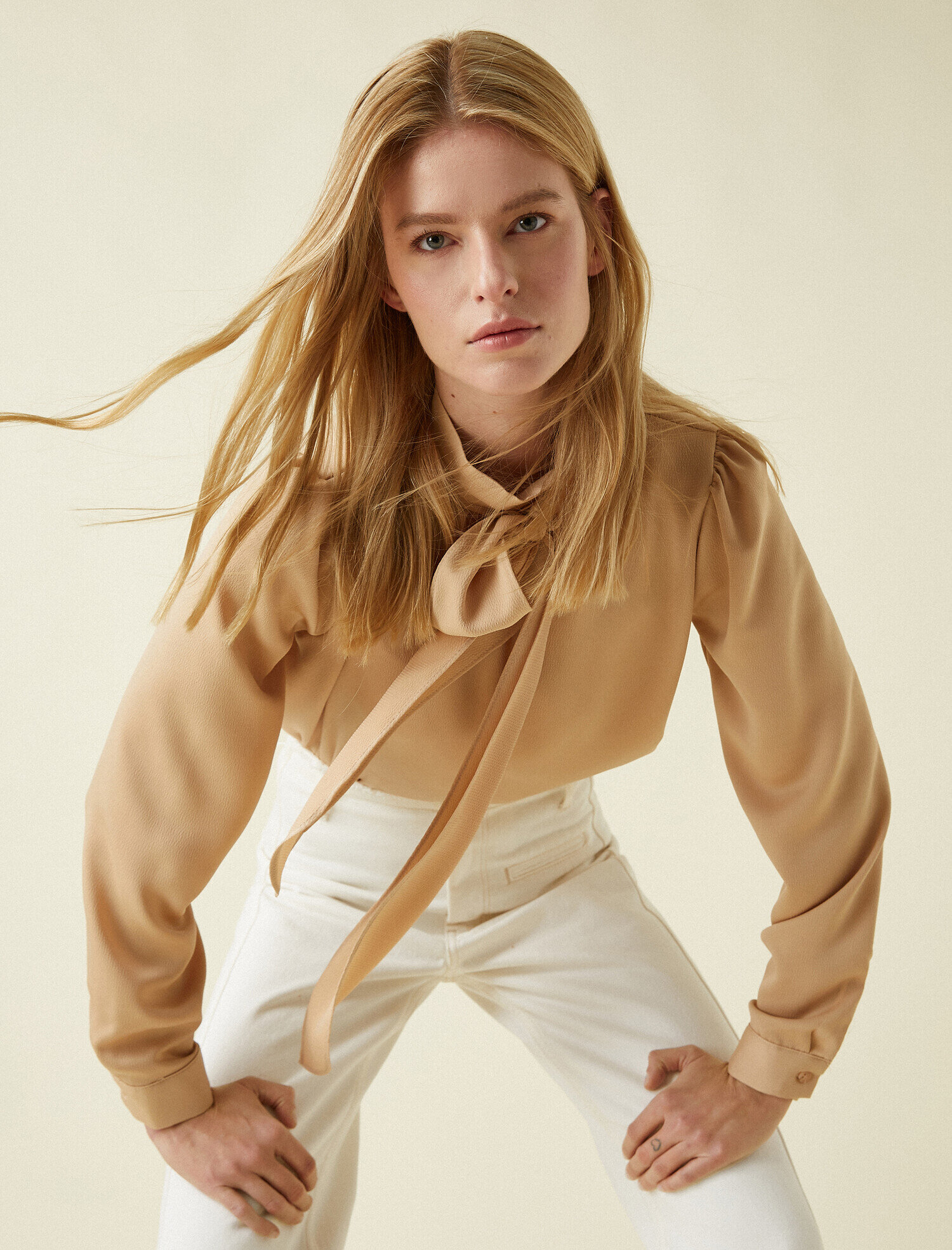   Fular Yaka Uzun Kollu Bluz