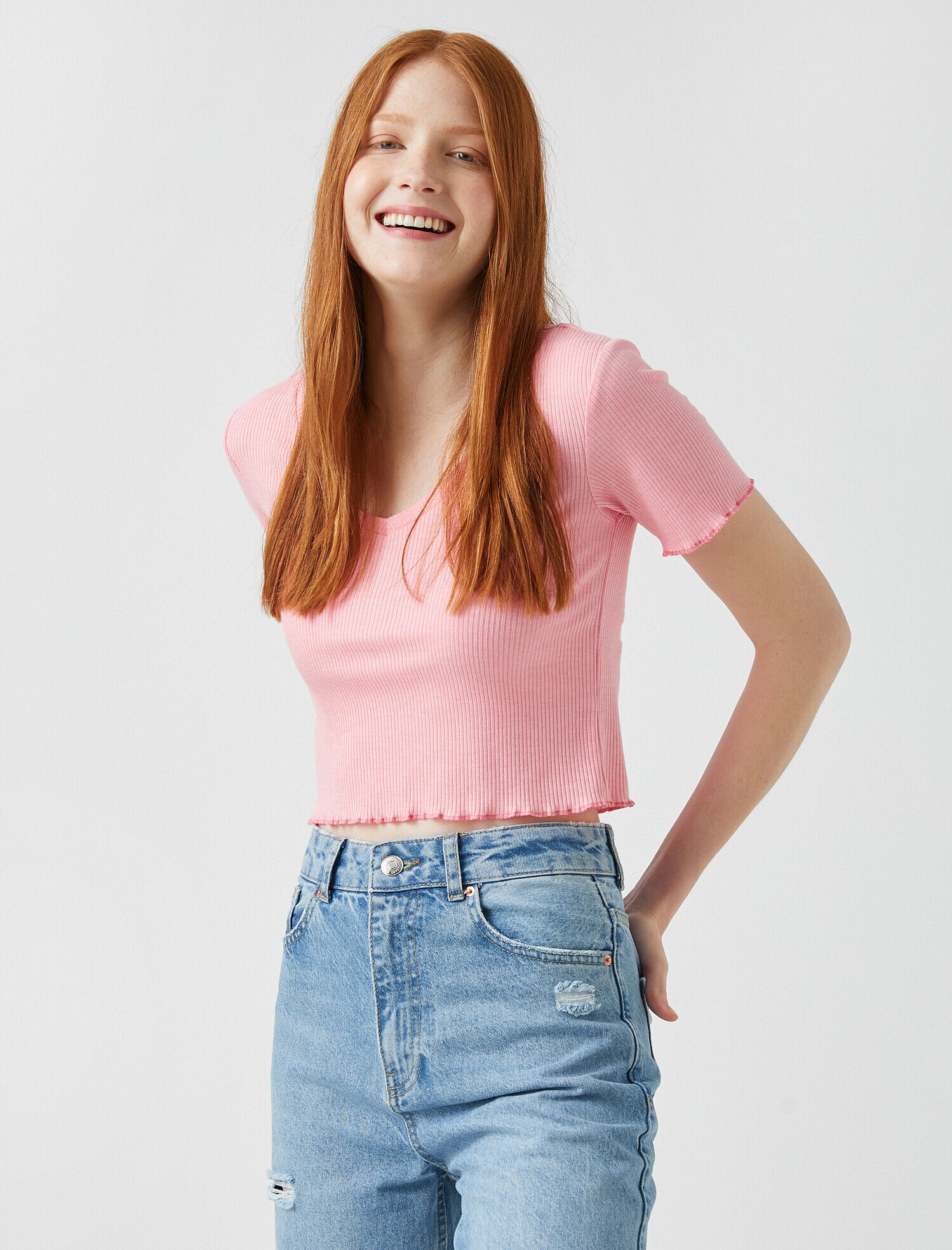   Crop Tişört Fırfır Detaylı Fitilli V Yaka