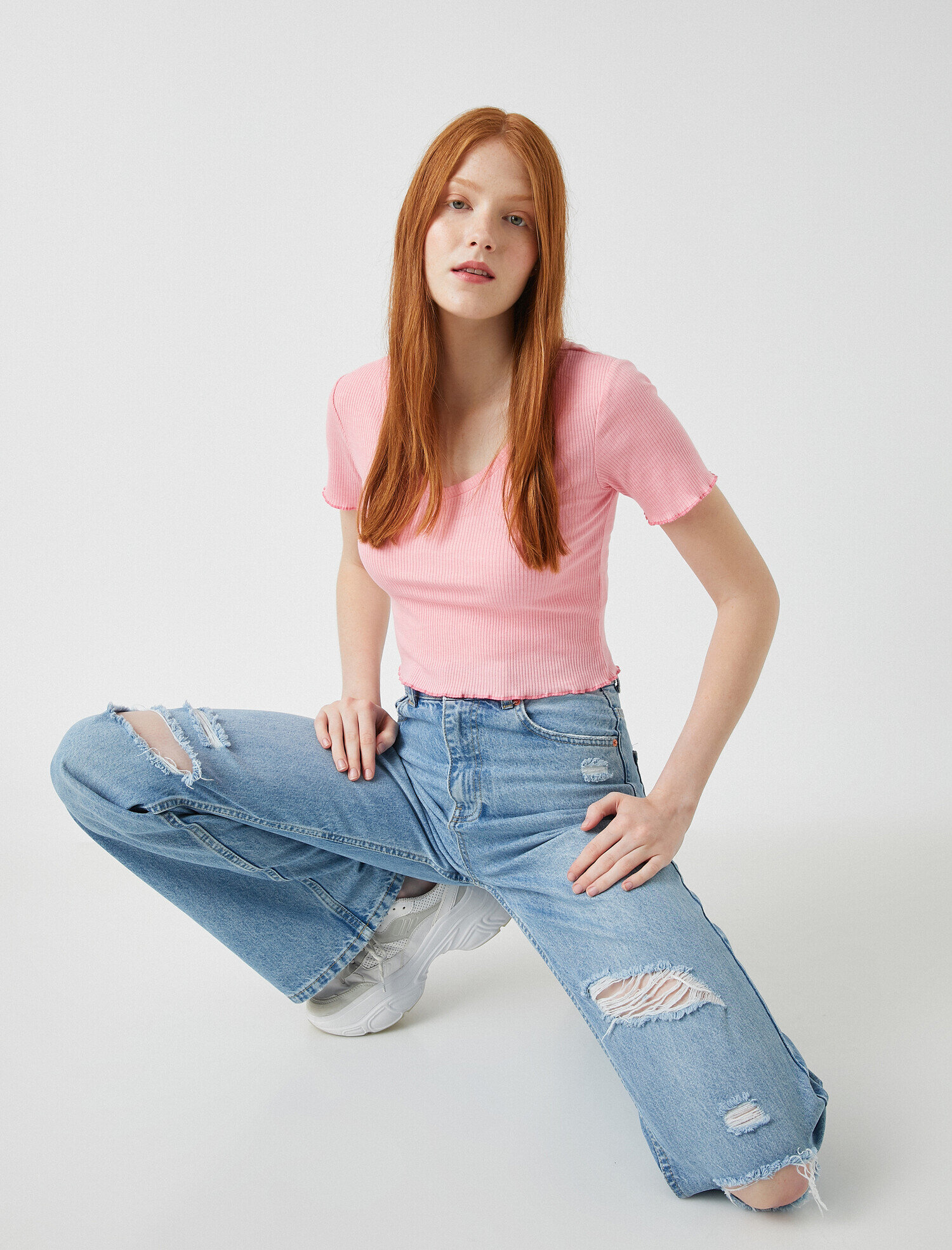   Crop Tişört Fırfır Detaylı Fitilli V Yaka