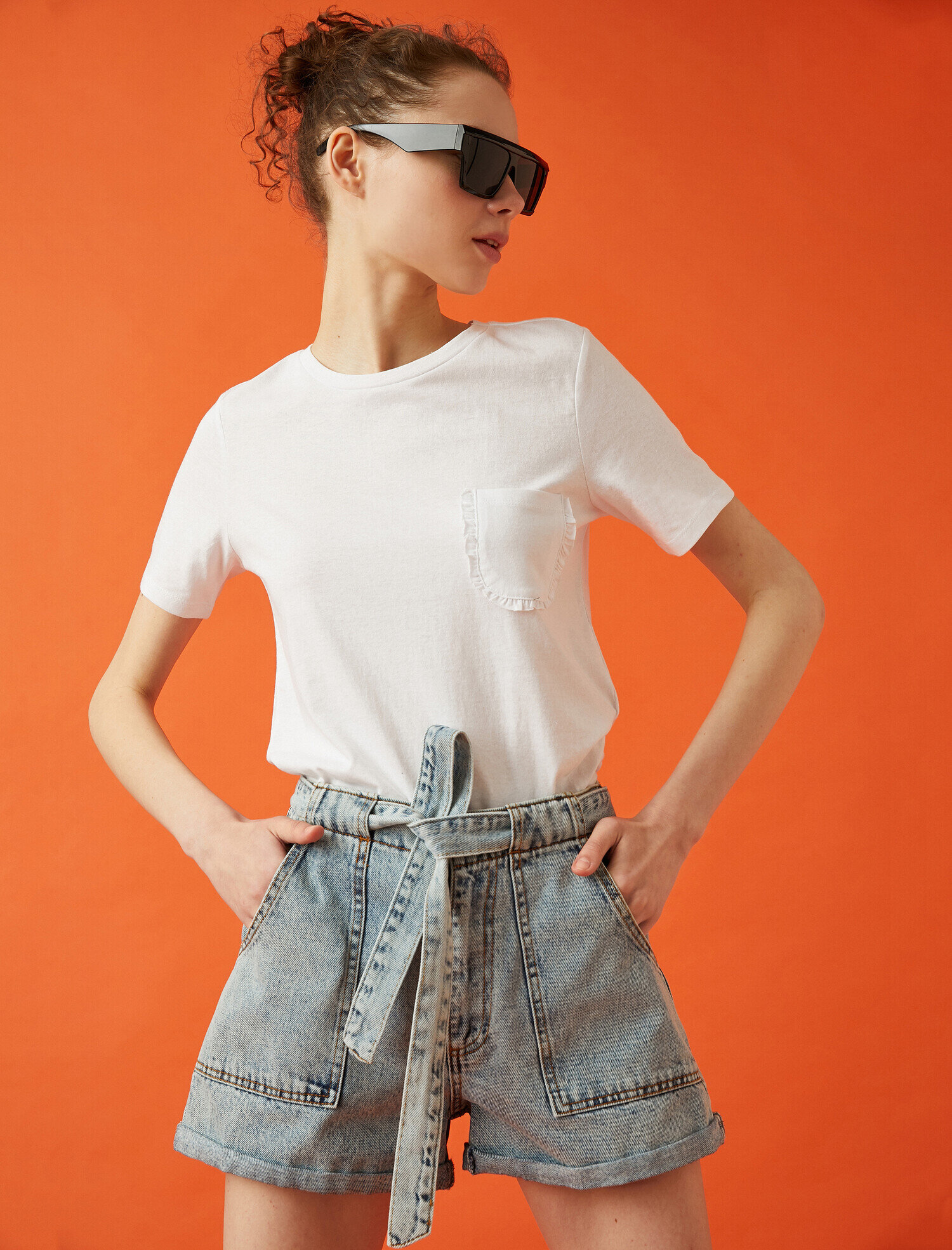   Cepli Tişört Fırfır Detaylı Bisiklet Yaka Pamuklu