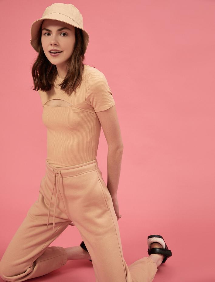  Pencere Detaylı Tişört