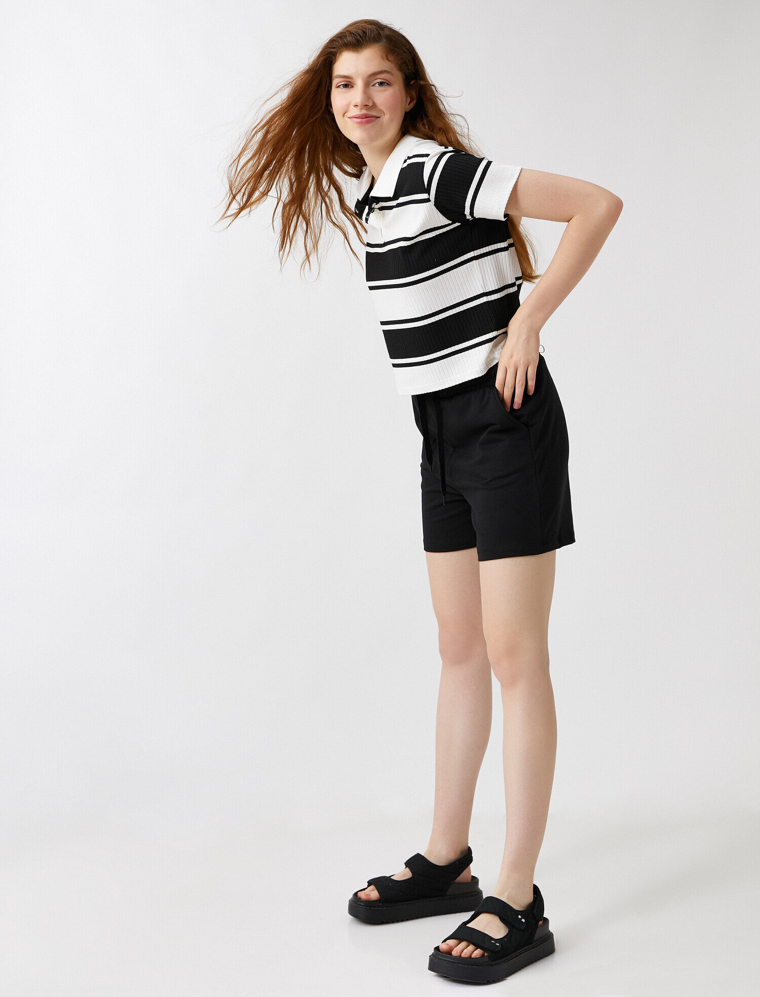   Belden Bağlamalı Şort