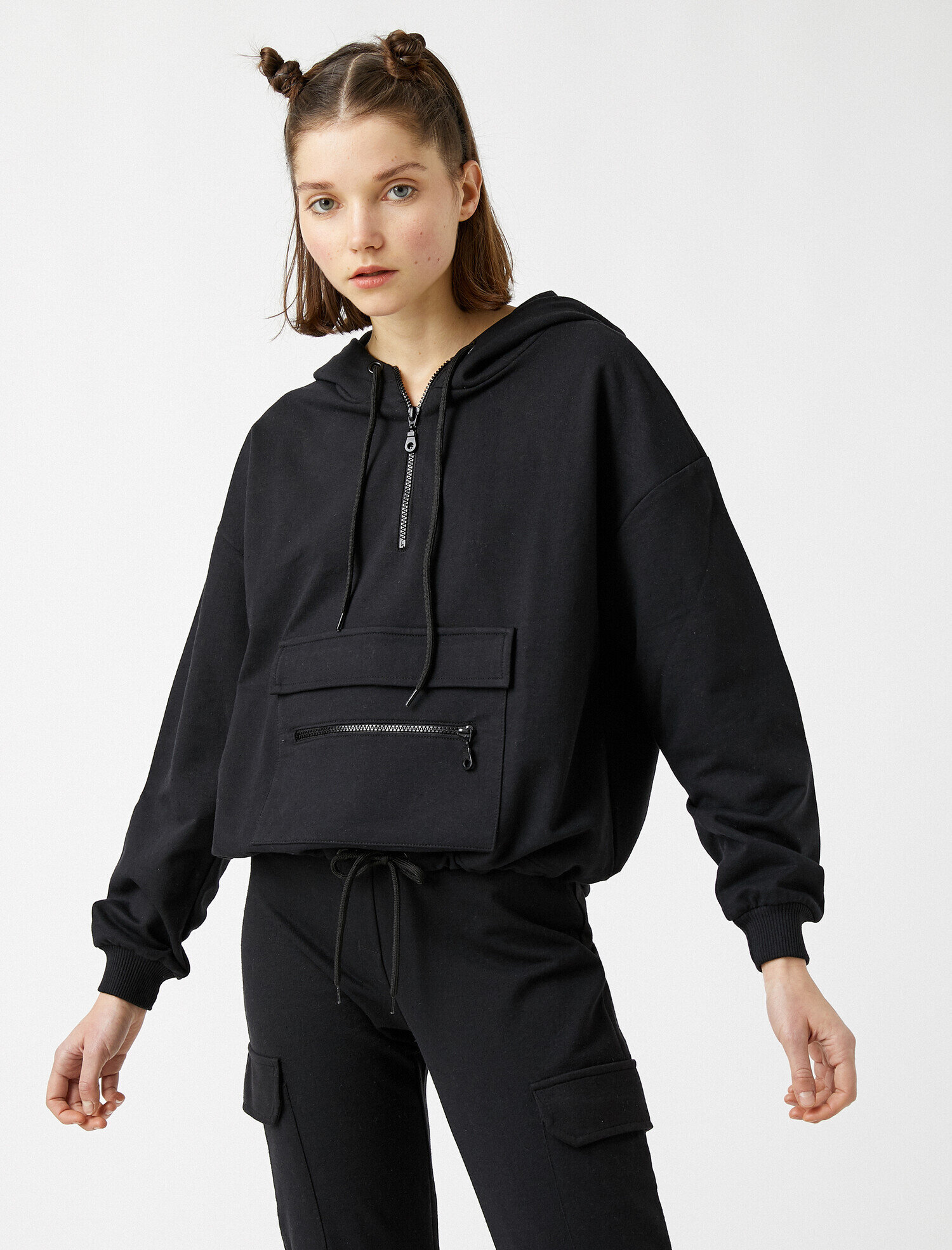   Kapüşonlu Fermuar Detaylı Cepli Sweatshirt