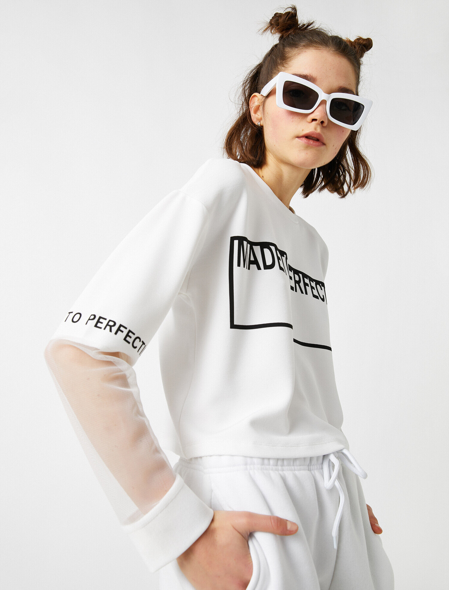 Bisiklet Yaka Yazılı Baskılı Tül Detaylı Sweatshirt