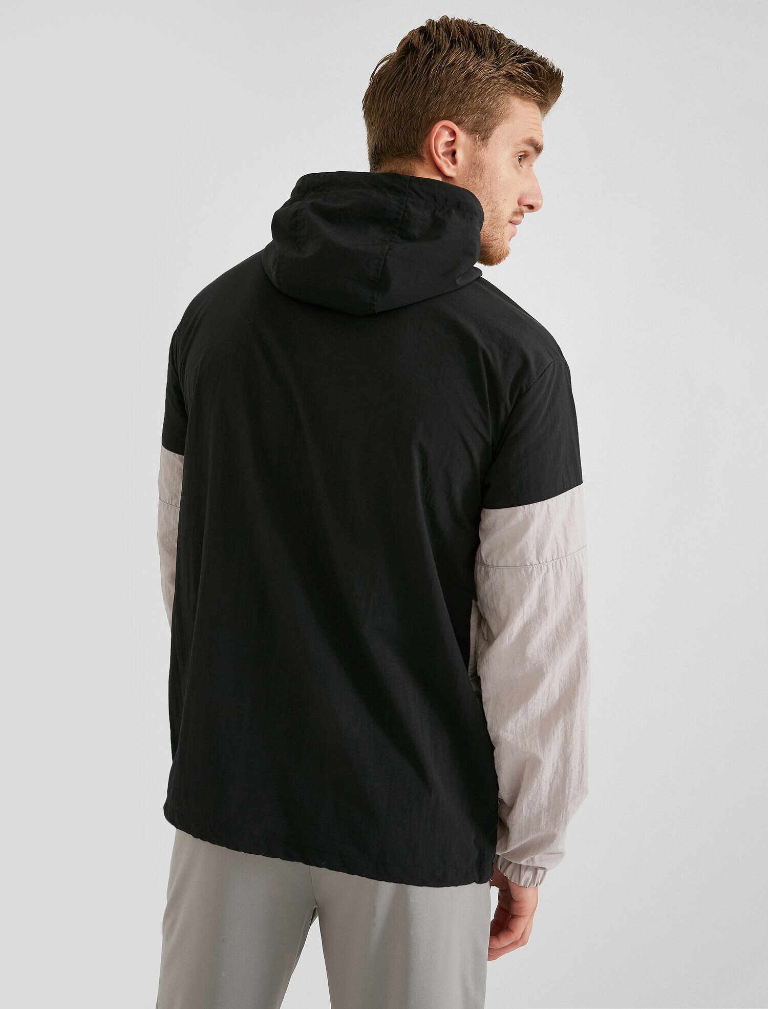   Kapüşonlu Rahat Kesim Cepli Spor Mont