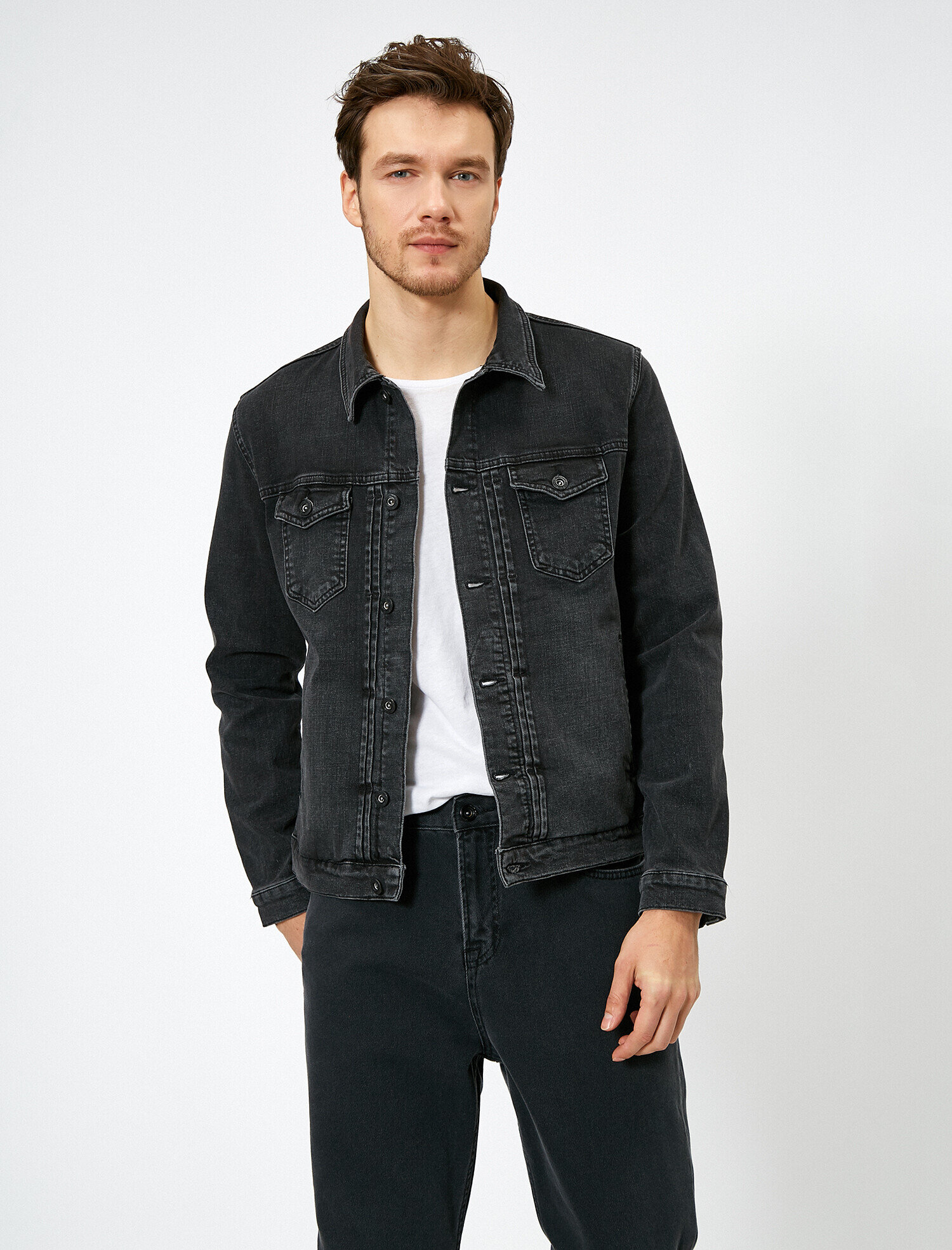   Cepli Düğmeli Önü Pile Detaylı Jean Ceket