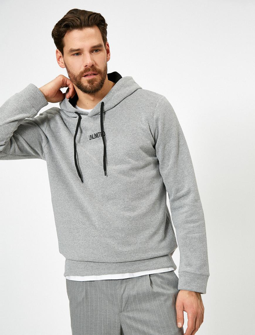   Kapüşonlu Dokulu Kumaş İşleme Yazılı Sweatshirt