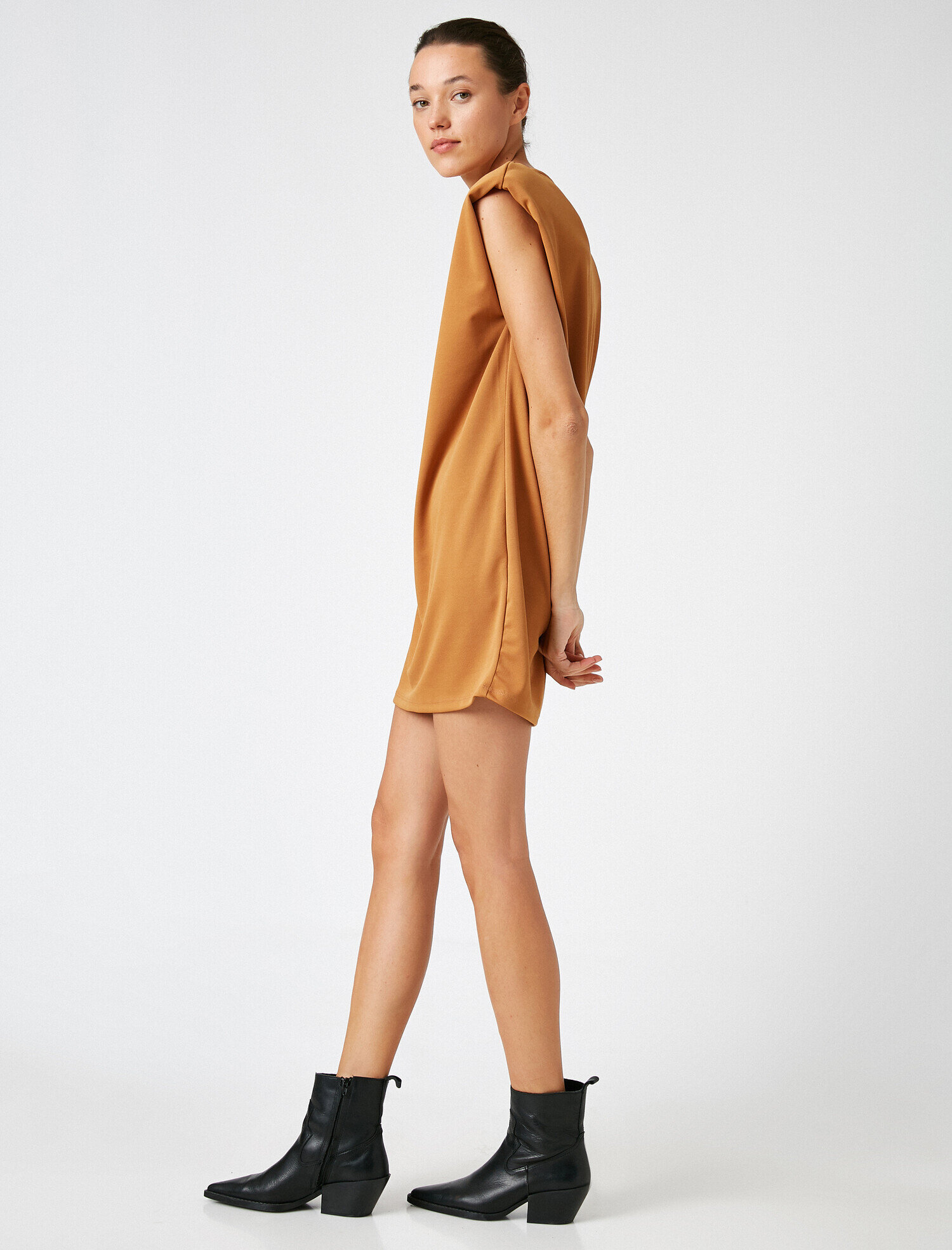 Vatkalı Kısa Elbise