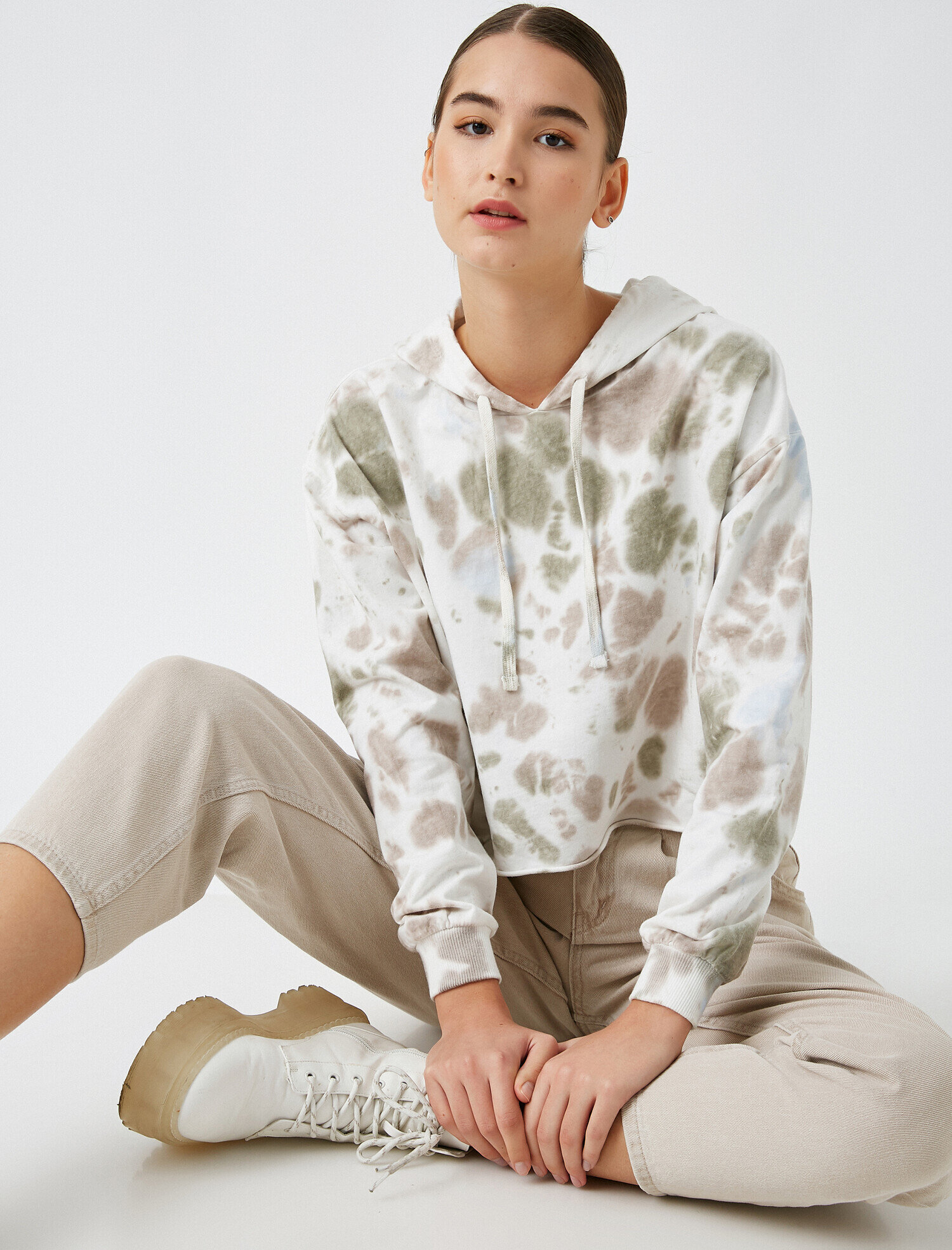   Kapüşonlu Crop Desenli Sweatshirt