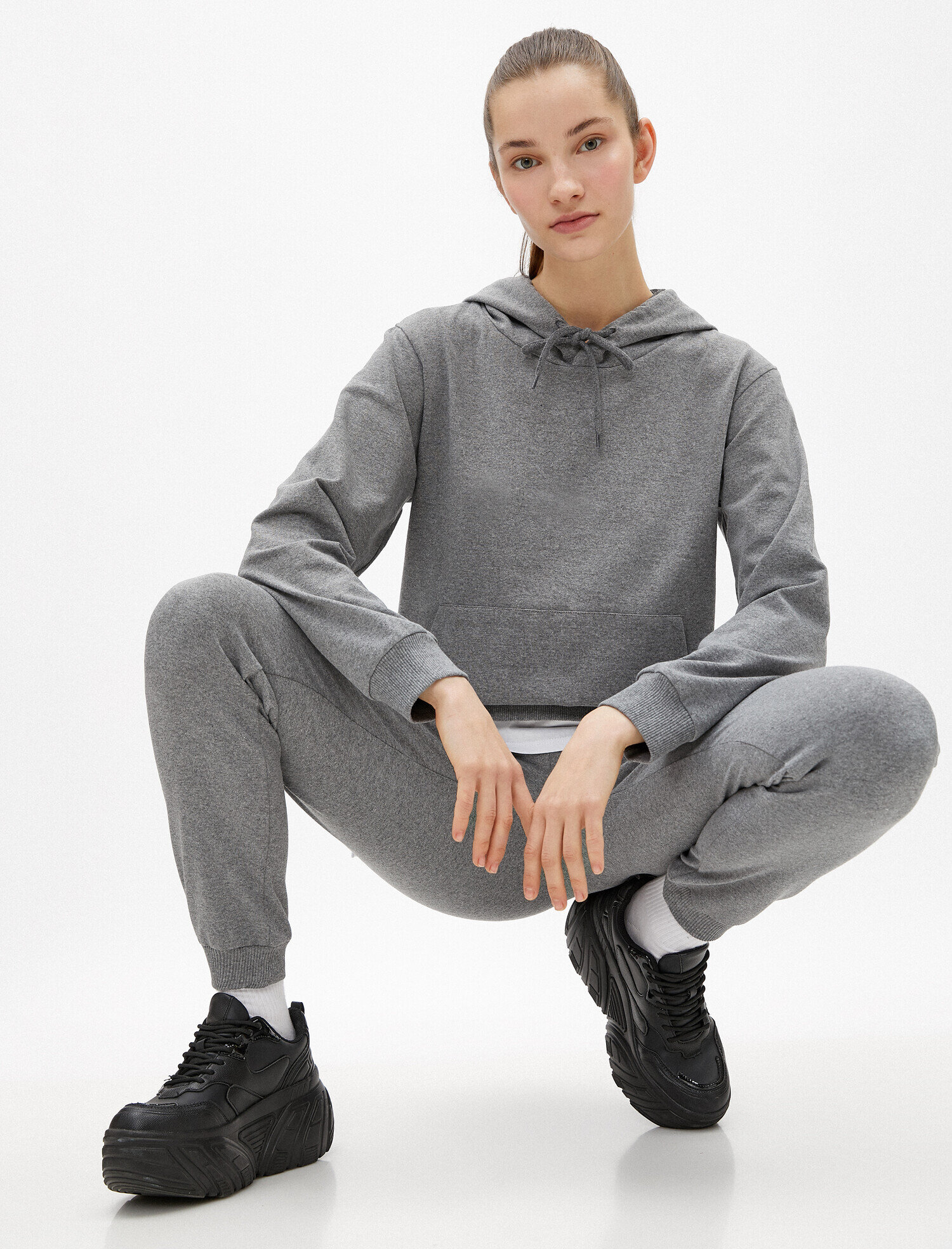   Kapüşonlu Cepli Sweatshirt