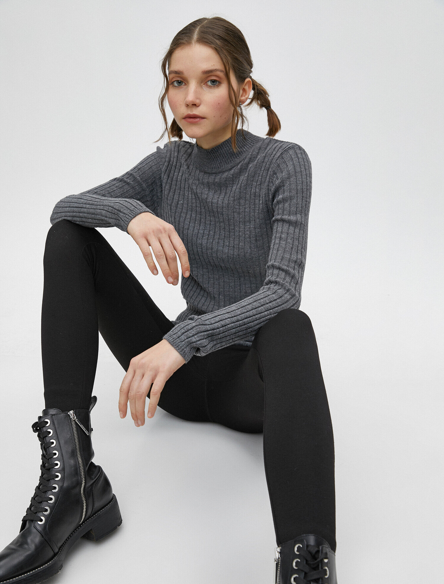   Dik Yaka Uzun Kollu Slim Triko Kazak