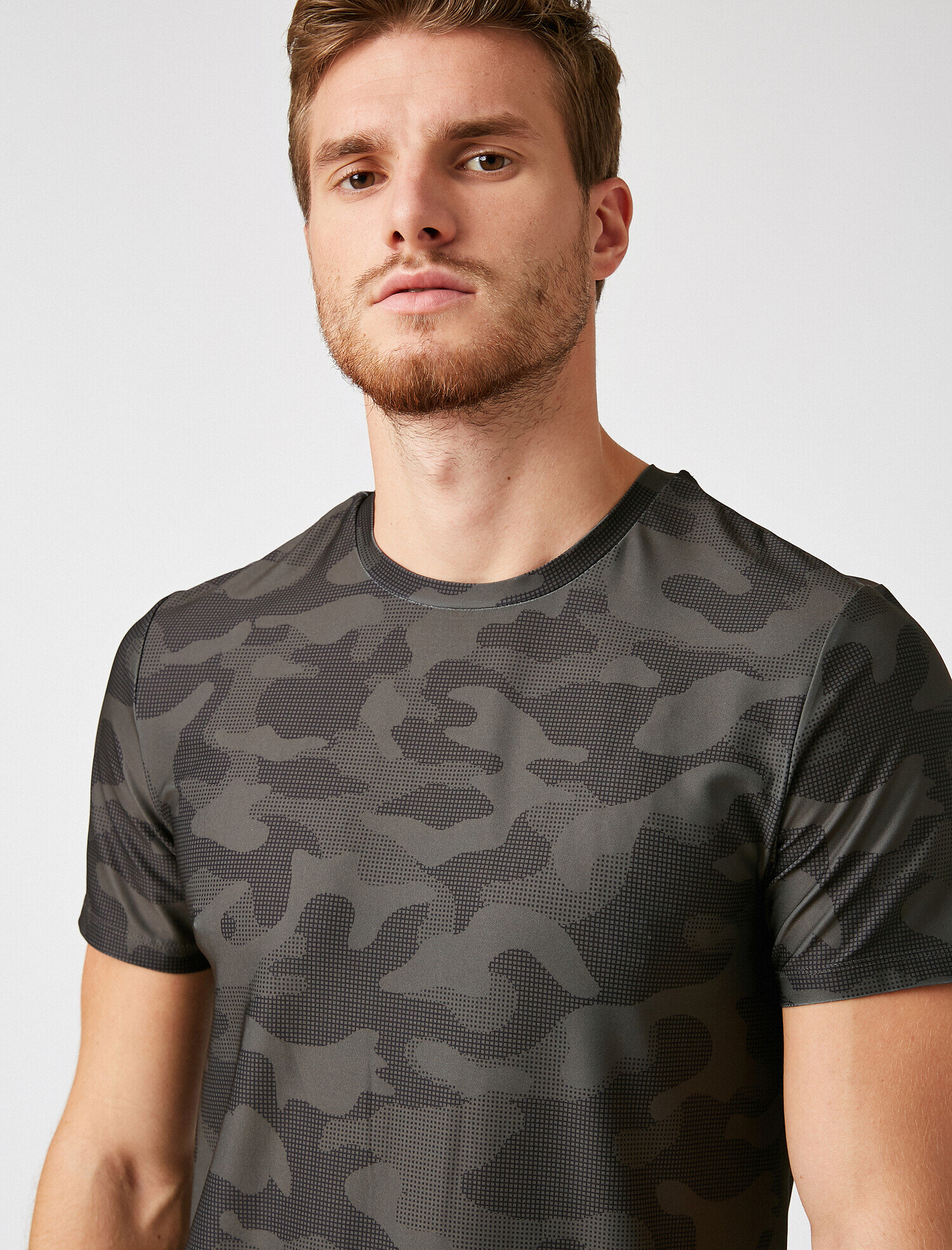   Kamuflaj Desenli Kısa Kollu Bisiklet Yaka Tişört