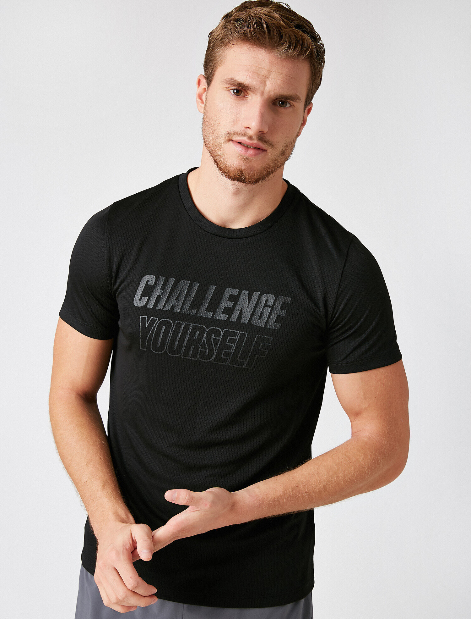   Kısa Kollu Bisiklet Yaka Yazılı Baskılı Tişört