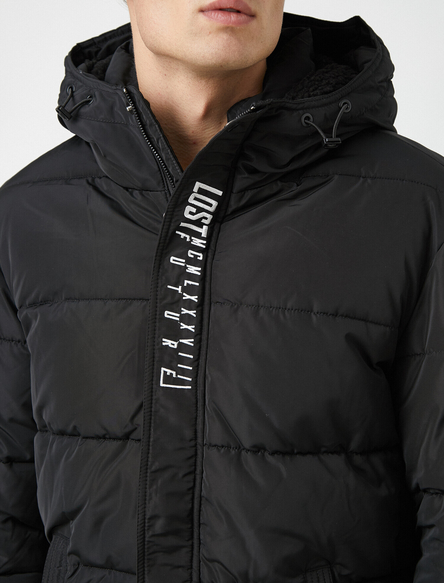   Kapüşonlu Baskılı Kaban