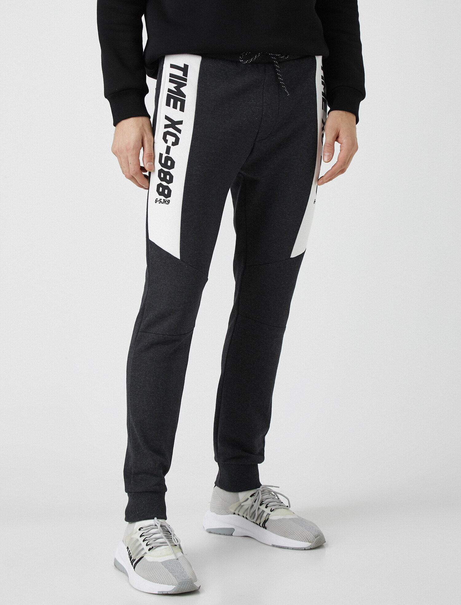   Beli Bağlamalı Baskılı Cepli Jogger Eşofman Altı