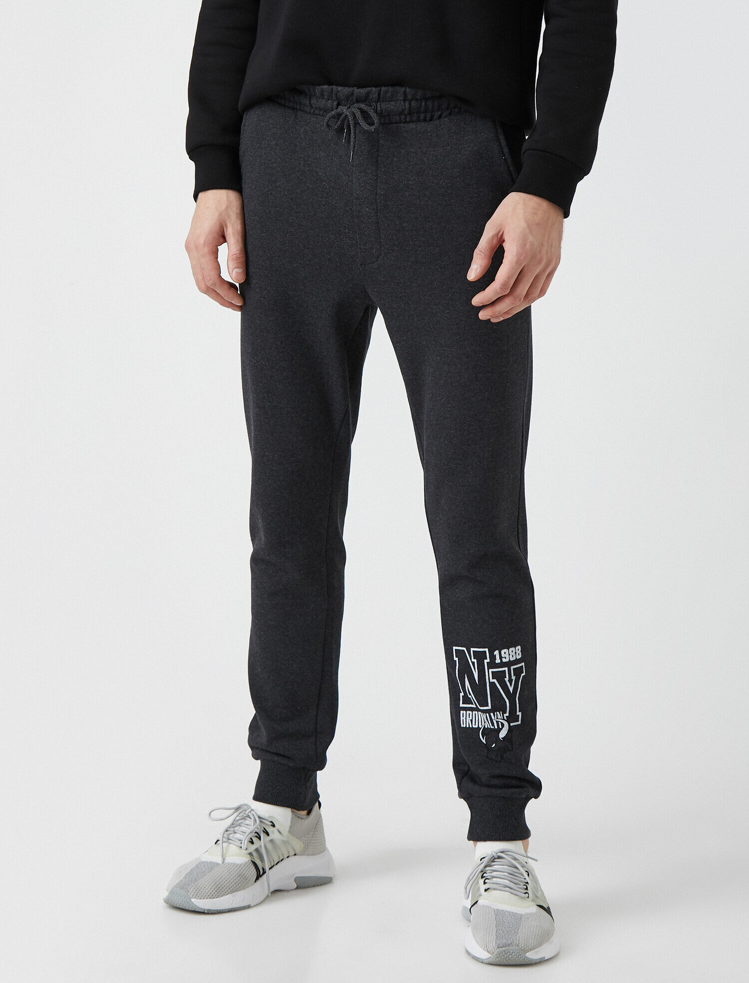   Beli Bağlamalı Pamuklu Yazılı Baskılı Jogger Eşofman Altı