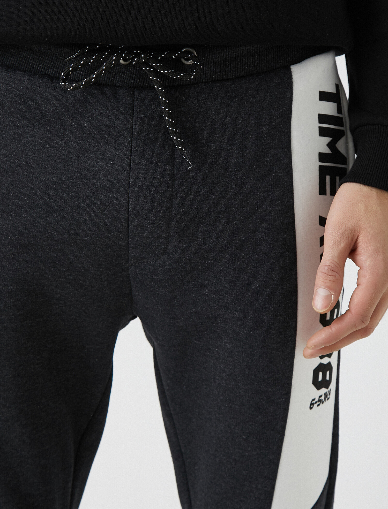   Beli Bağlamalı Baskılı Cepli Jogger Eşofman Altı