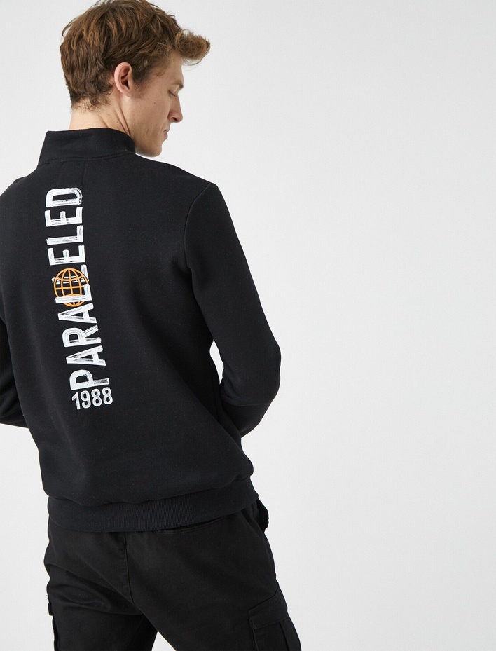 Yazılı Baskılı Dik Yaka Sweatshirt
