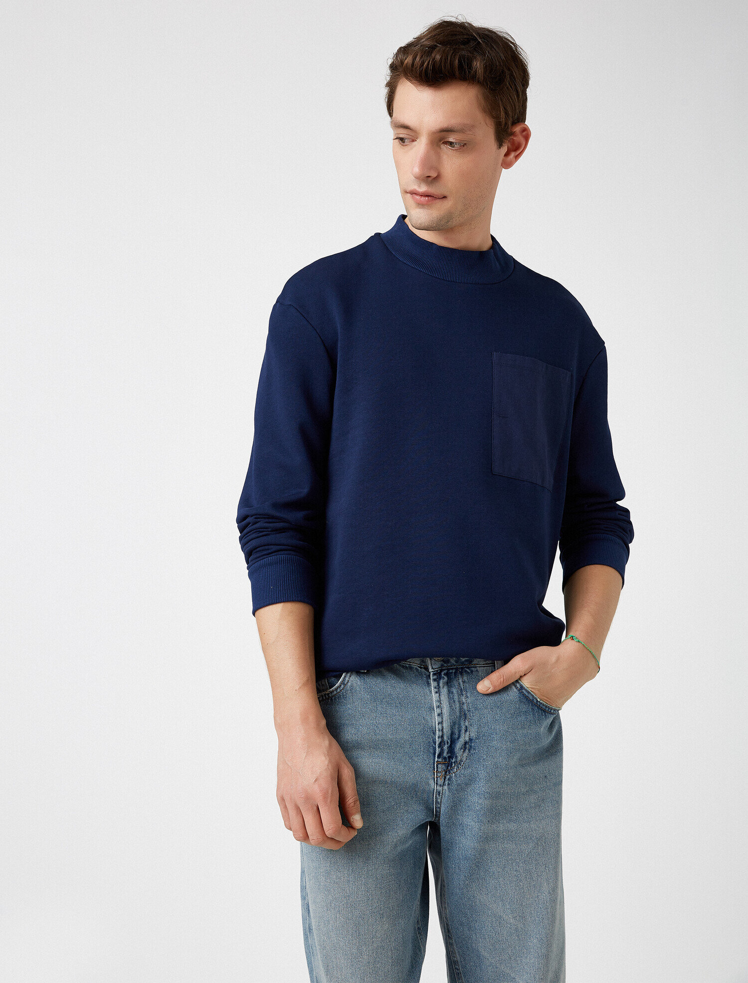   Dik Yaka Cepli Uzun Kollu Sweatshirt