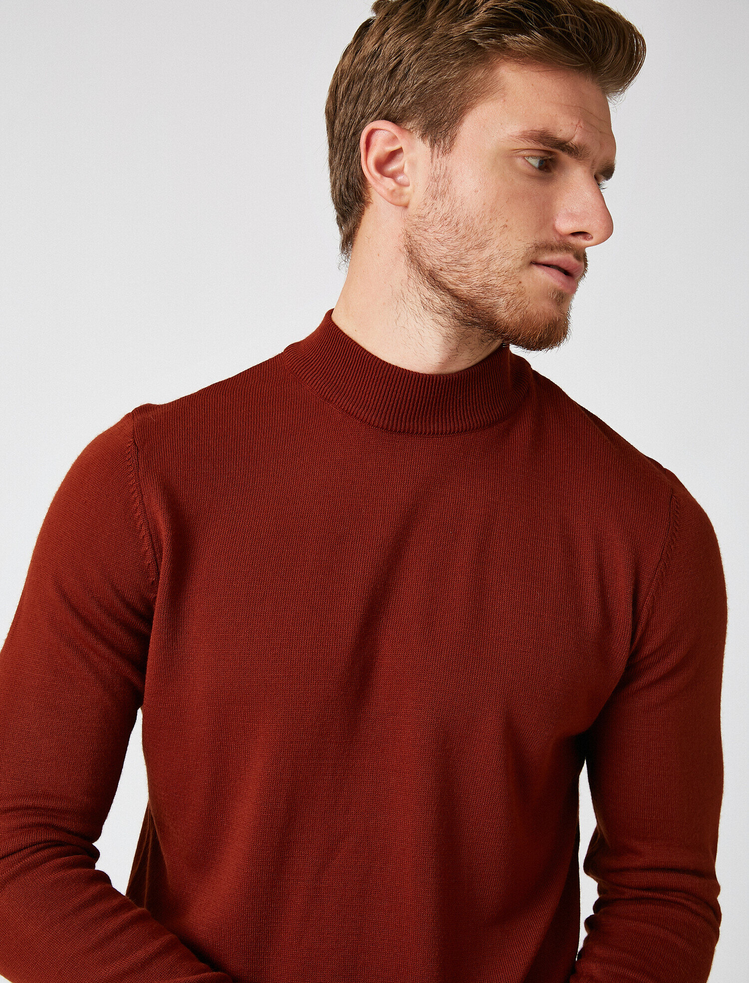   Uzun Kollu Dik Yaka Triko Kazak