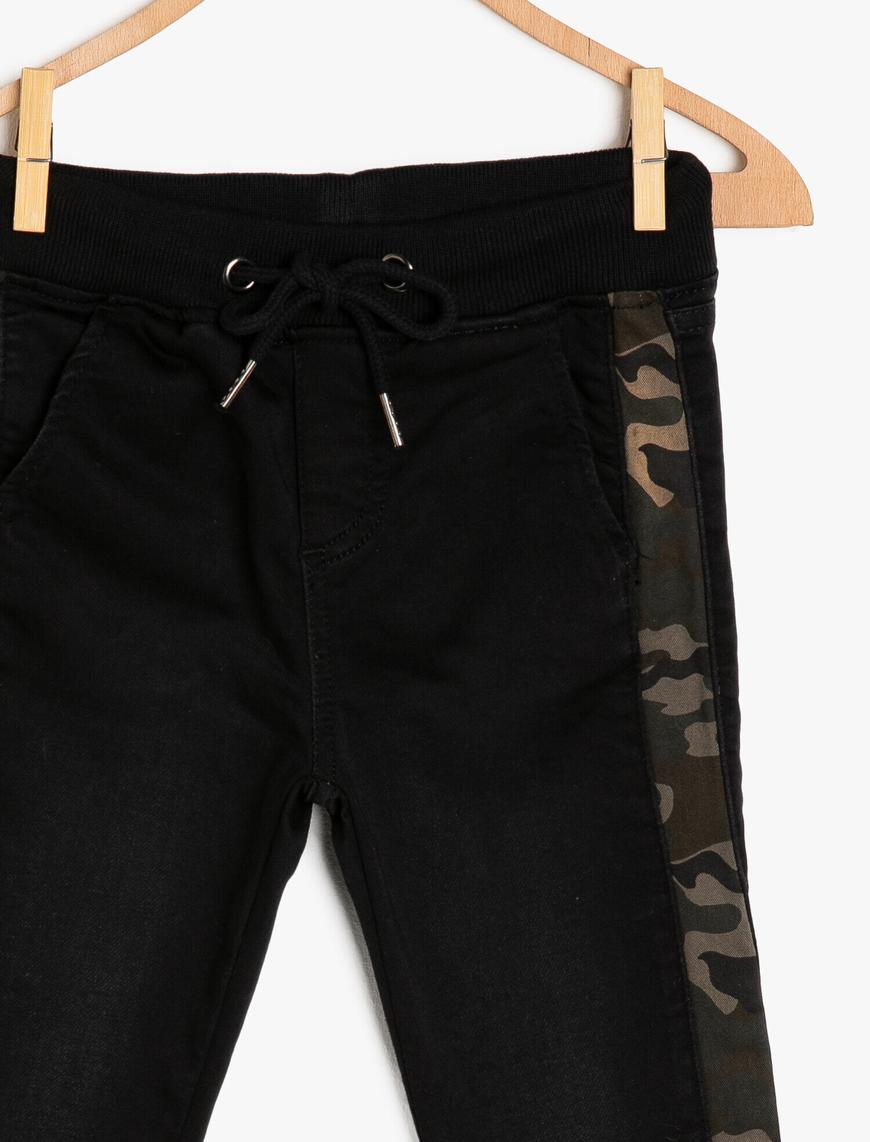  Erkek Çocuk Kot Pantolon Kamuflaj Şerit Detaylı Beli Bağlamalı - Slim Jean