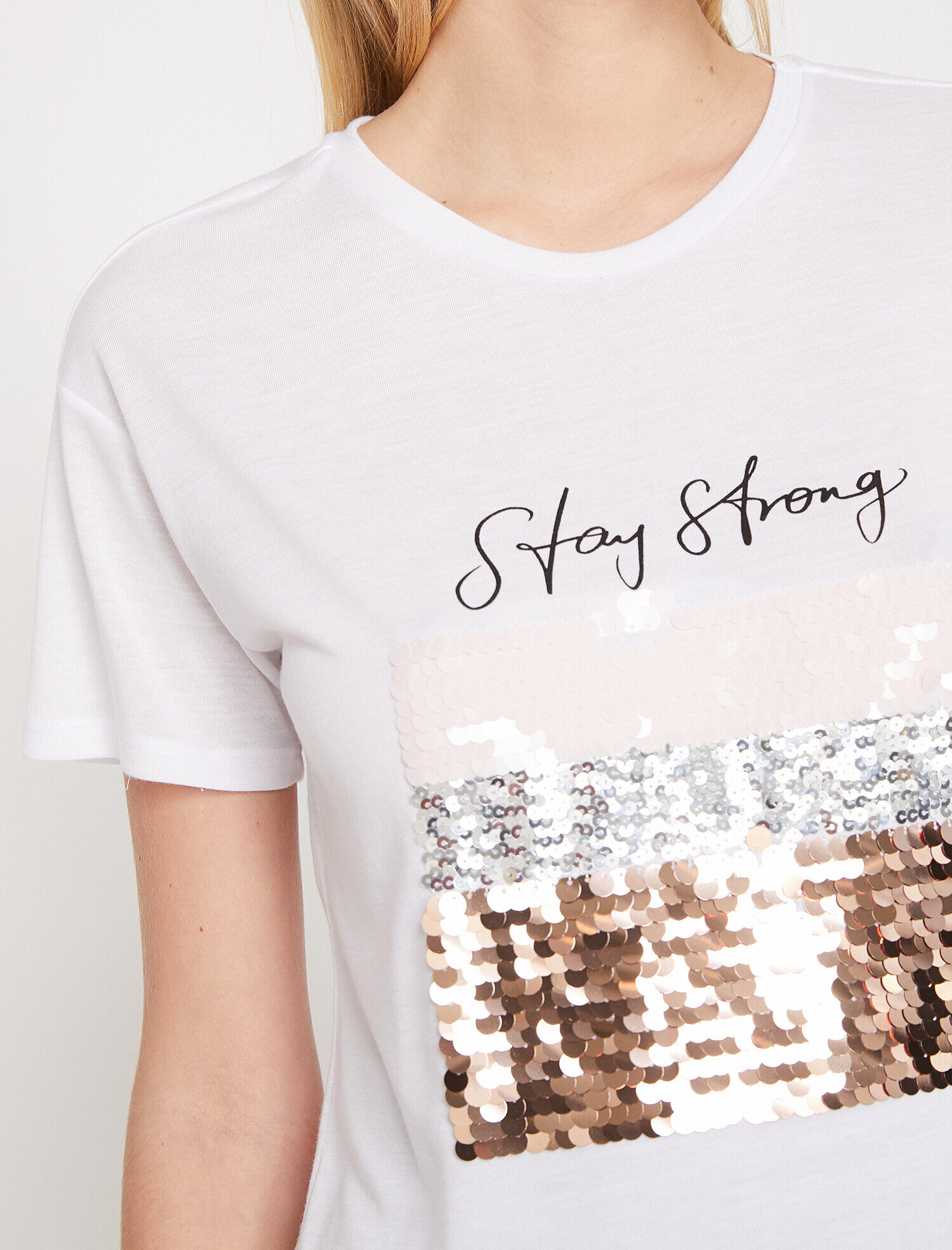   Pul Detaylı Yazı Baskılı Bisiklet Yaka Standart Kalıp Tişört