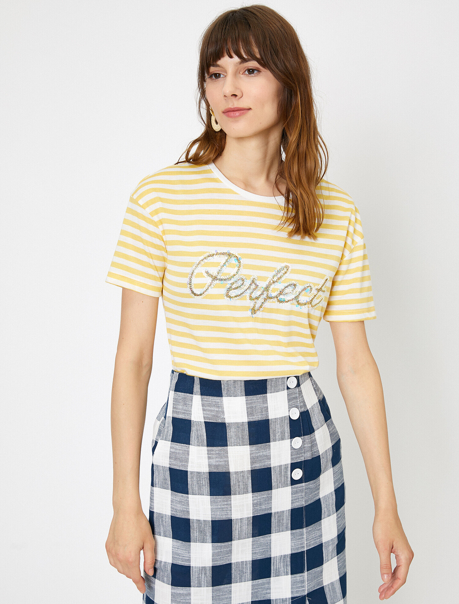   Pul Detaylı Tişört