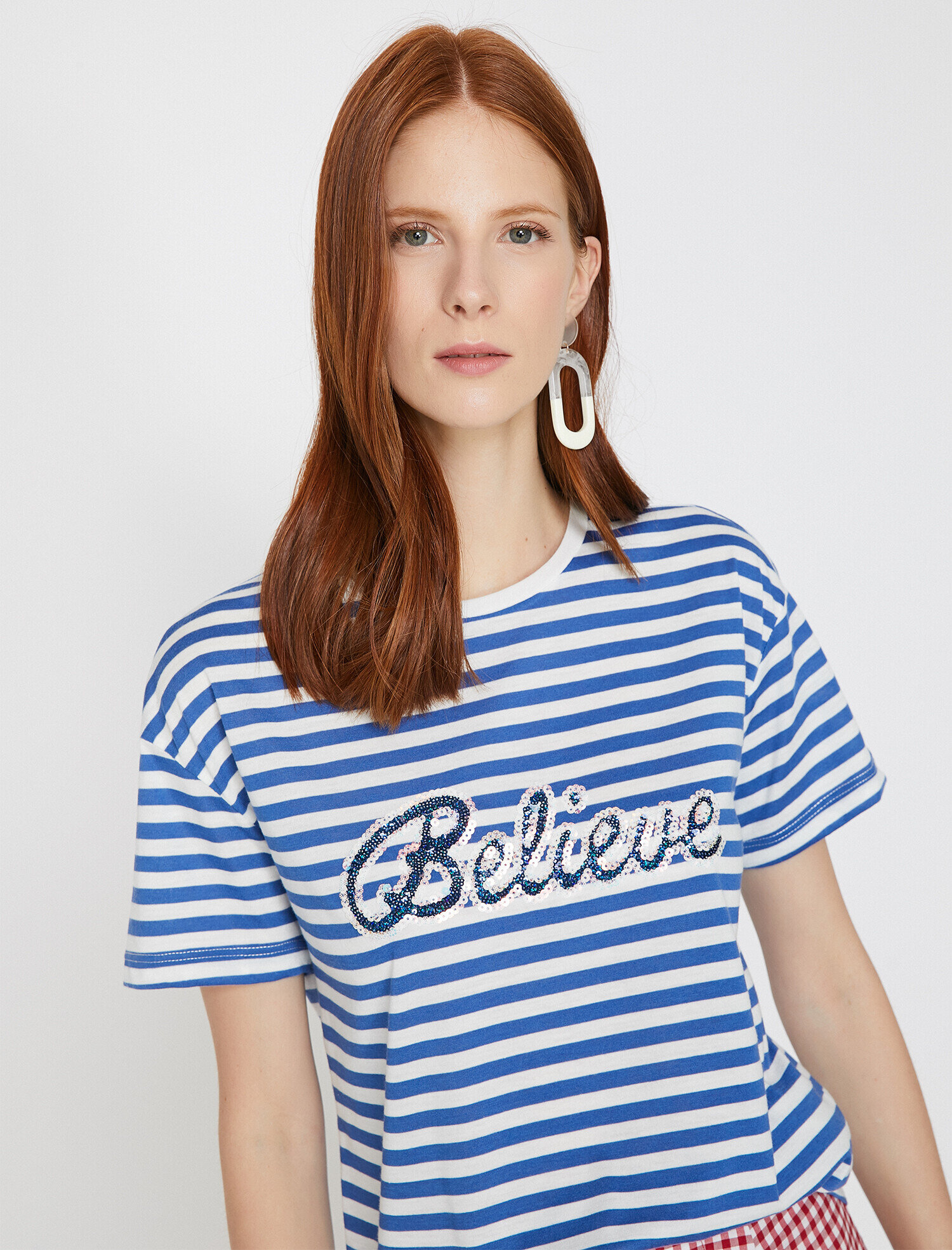   Pul Detaylı Tişört