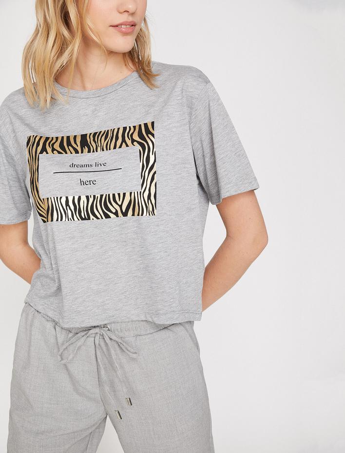  Leopar Detaylı Slogan Baskılı Geniş Kalıp Bisiklet Yaka Tişört