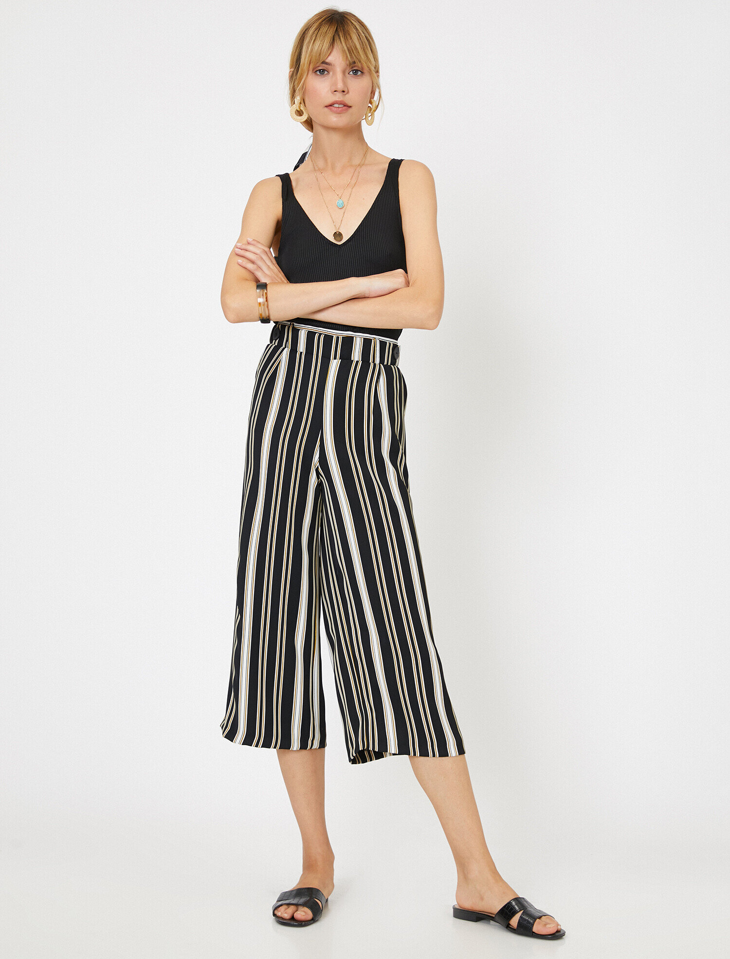   Düğme Detaylı Pantolon